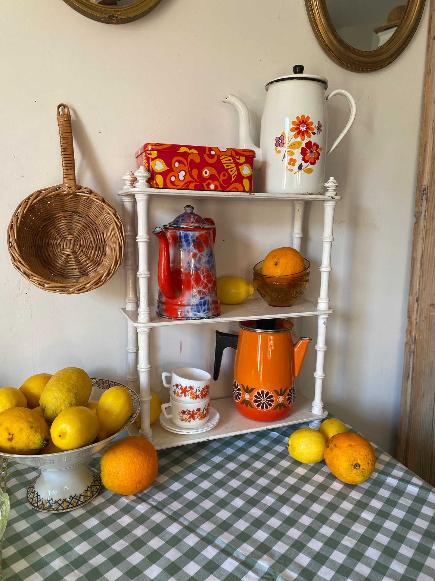 Cafetière émaillée vintage à motif fleuri, orange – années 1970