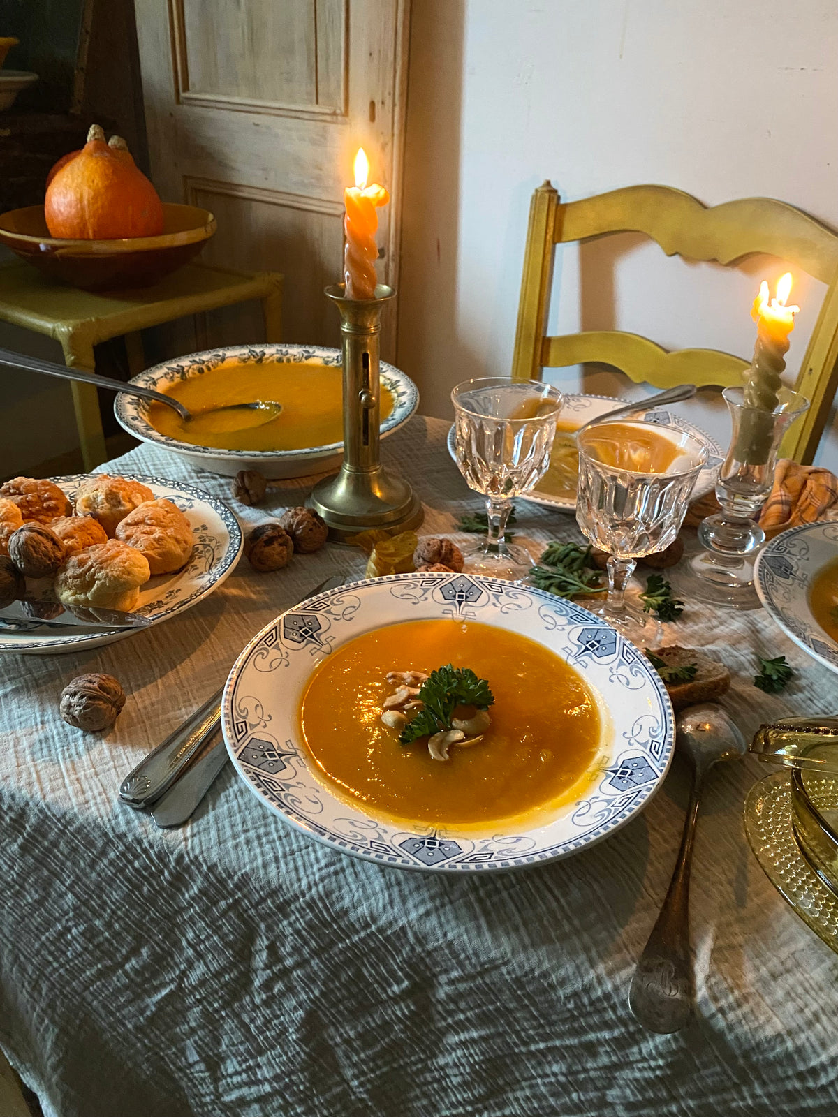 Assiettes creuses anciennes en Terre de fer