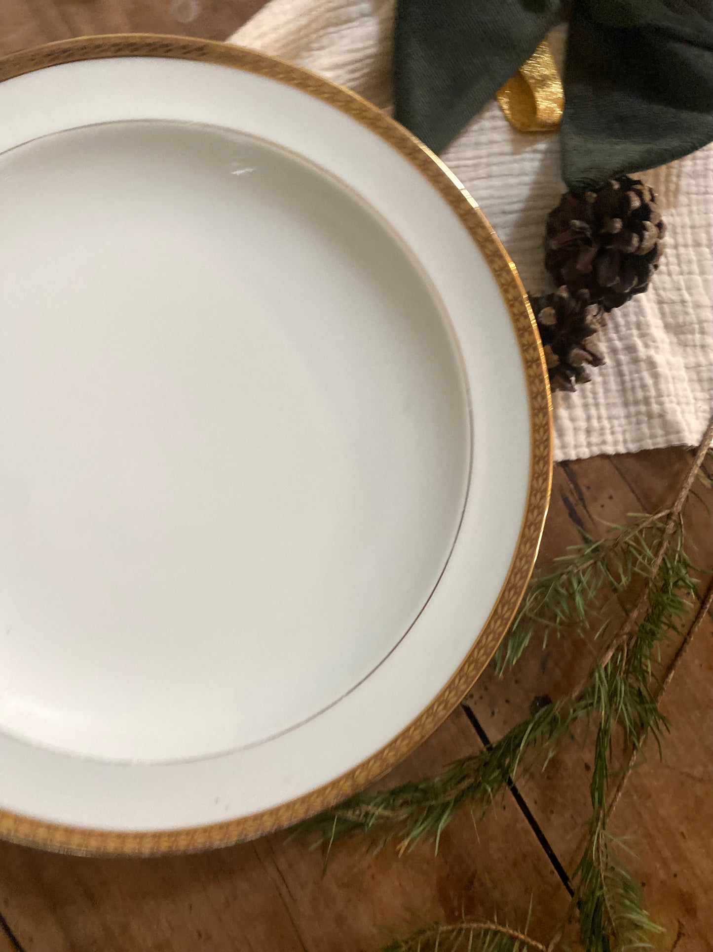 Plat de service en faïence ancienne