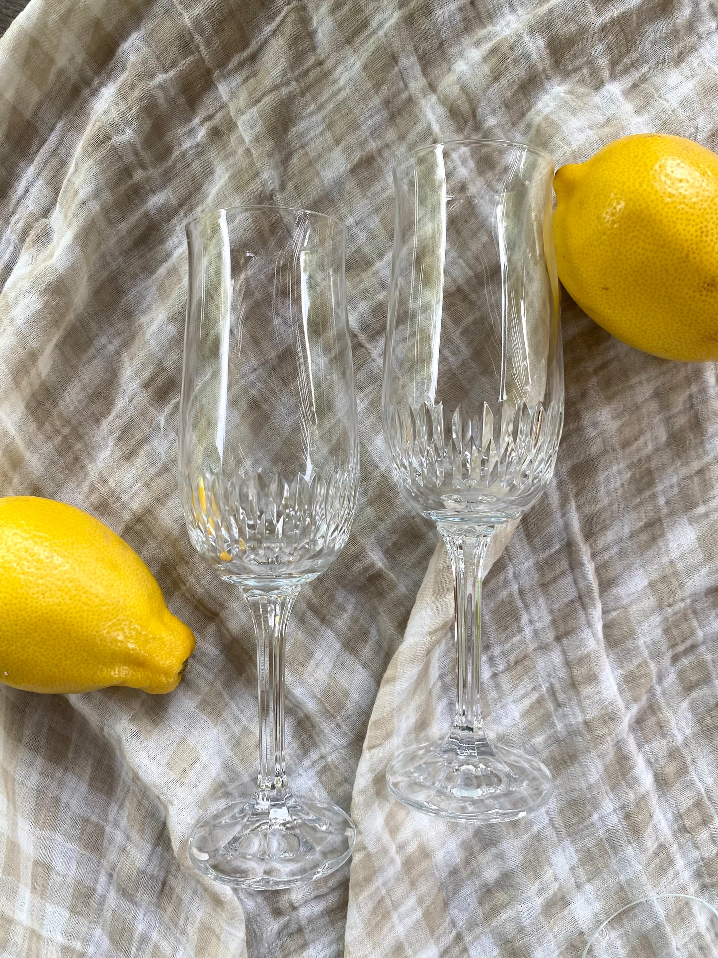 Service de 10 flûtes à champagne en verre taillé, 1960