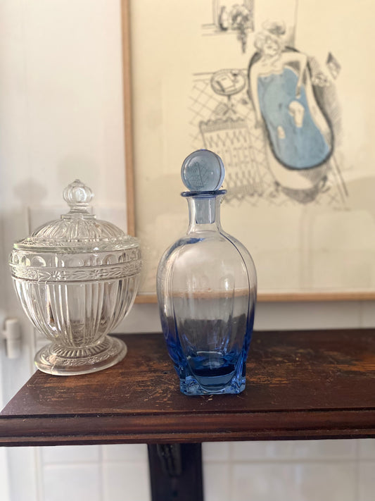 Carafe à liqueur en verre bleu soufflé — bouchon boule