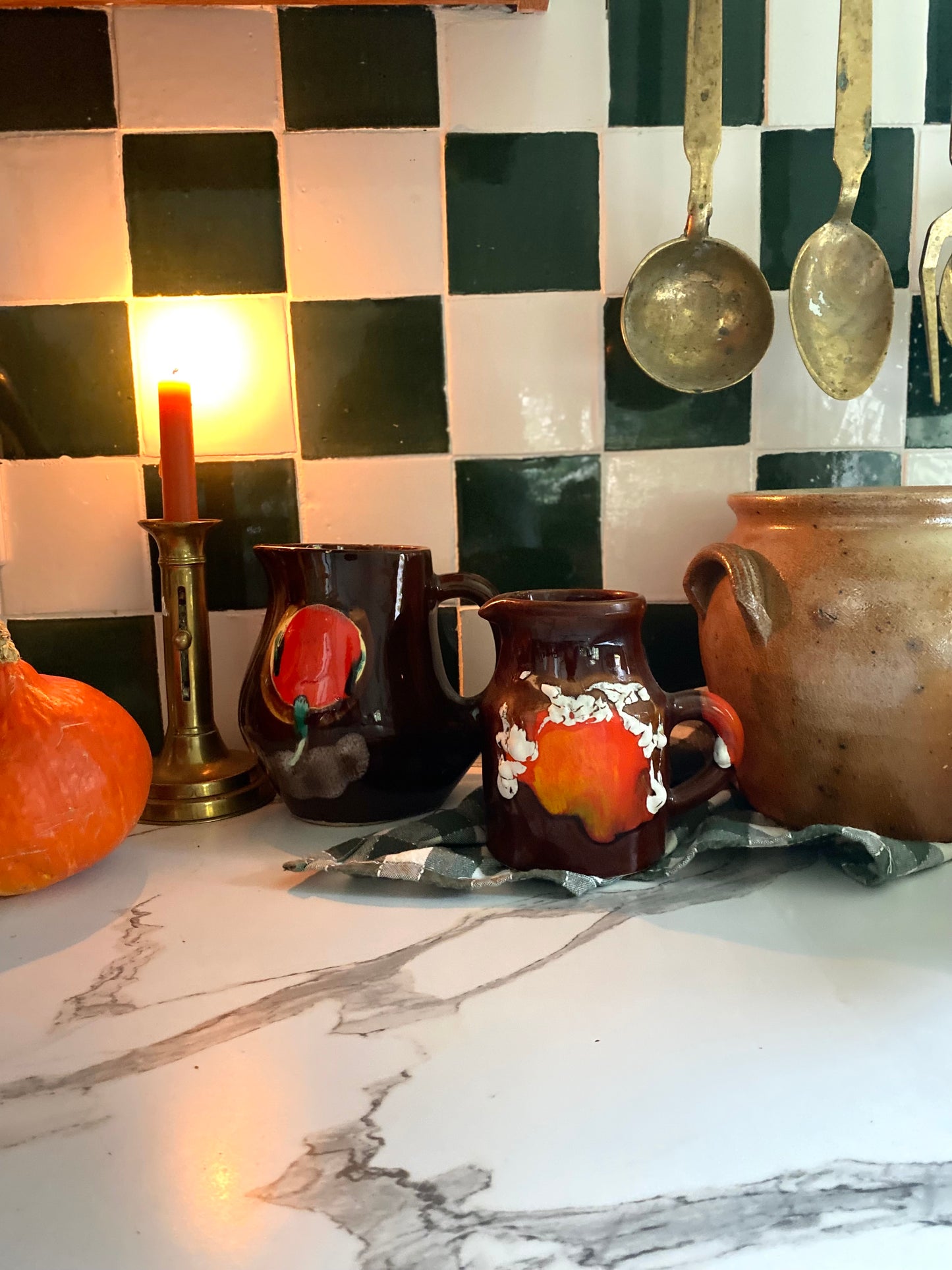 Duo de pichets en céramique ancienne