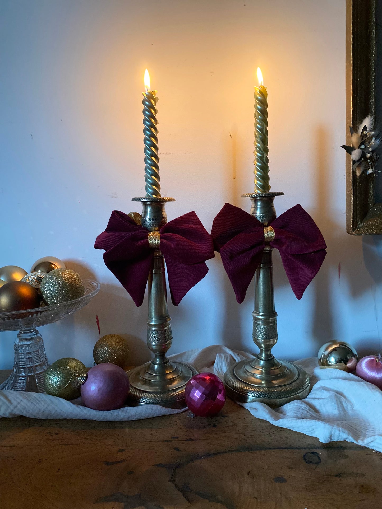 Paire de bougeoirs en laiton fin XIXe