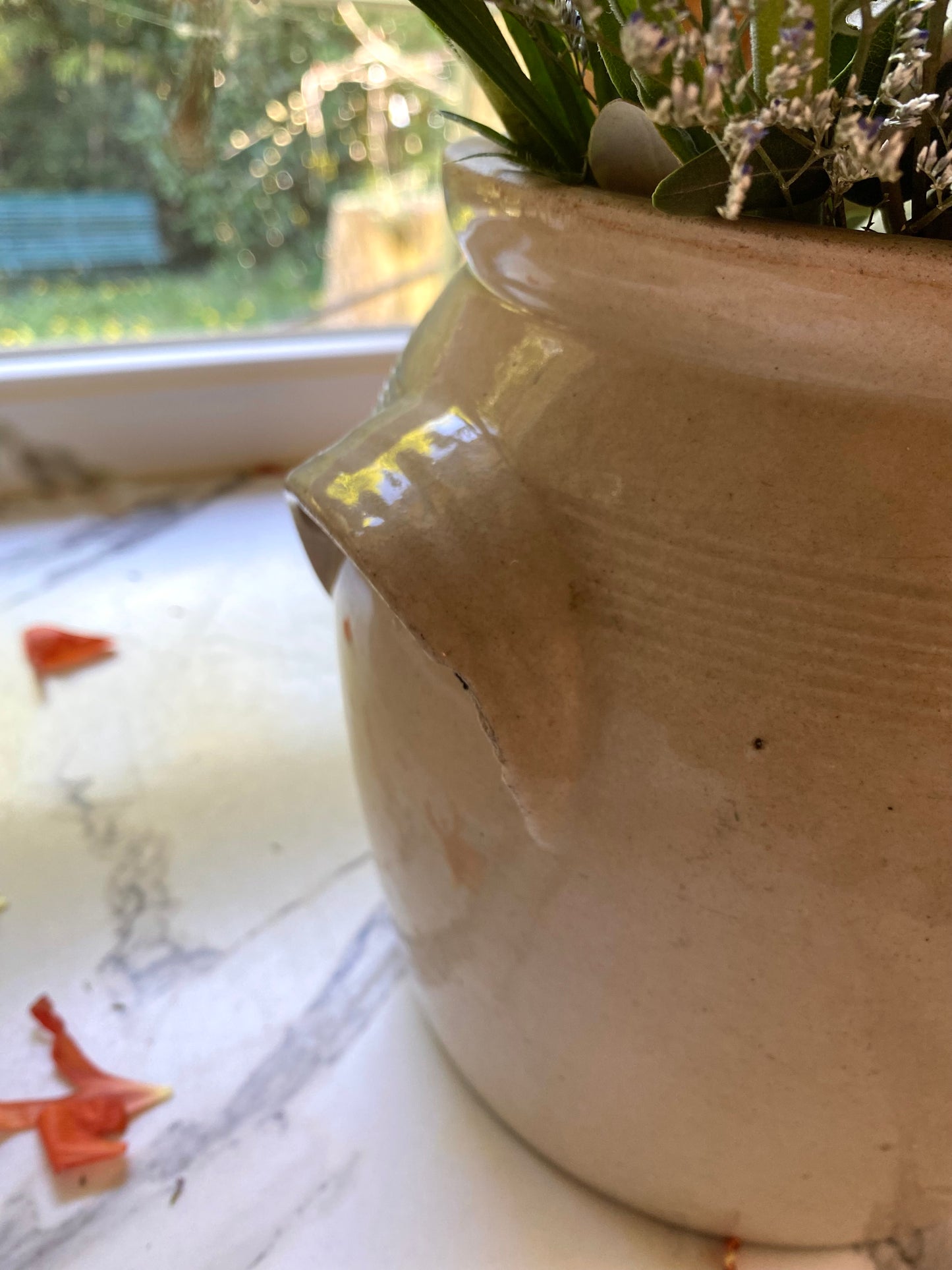 Pot à graisse ancien en grès crème vernissé