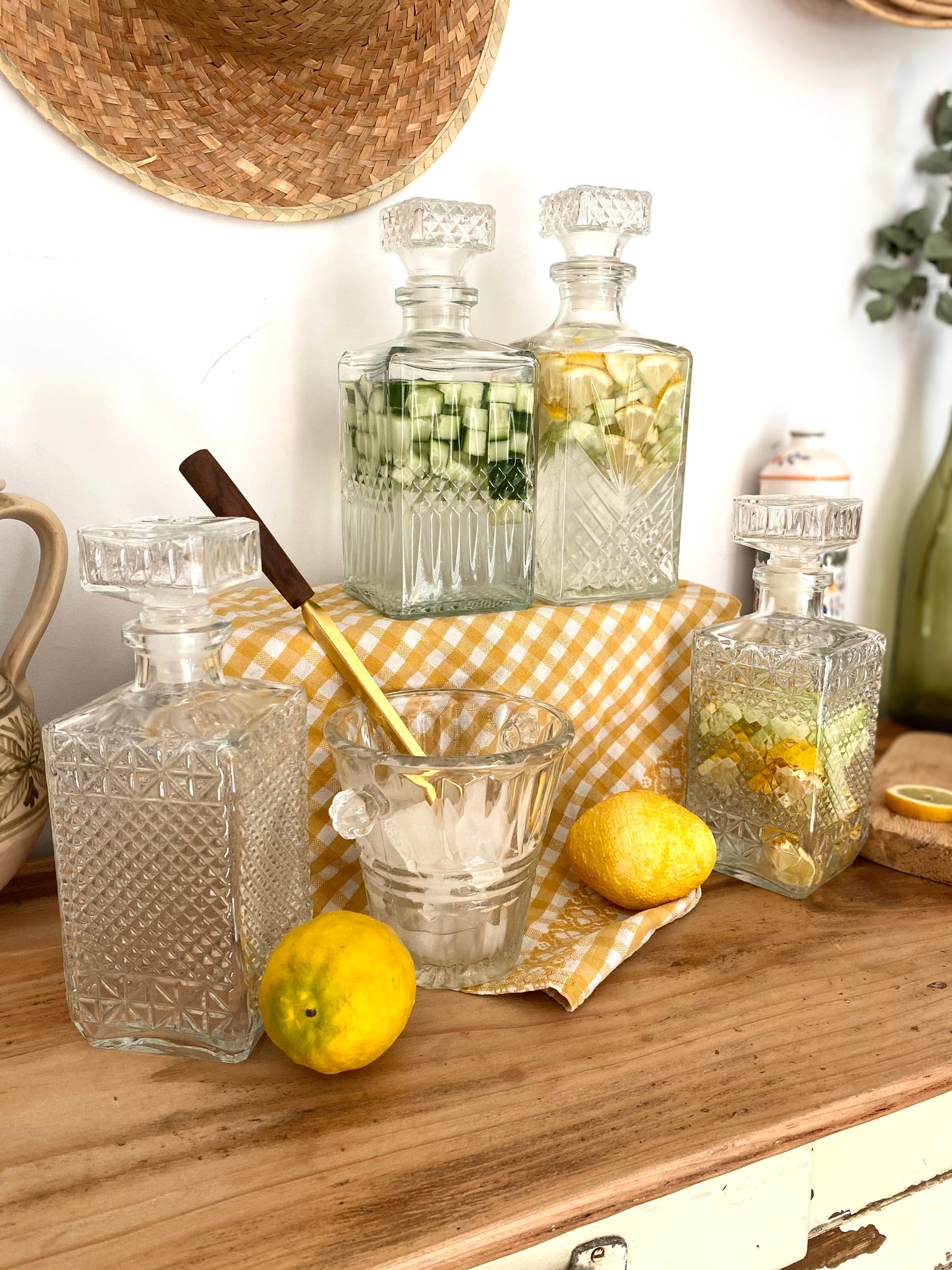 Carafe à liqueur vintage en verre taillé