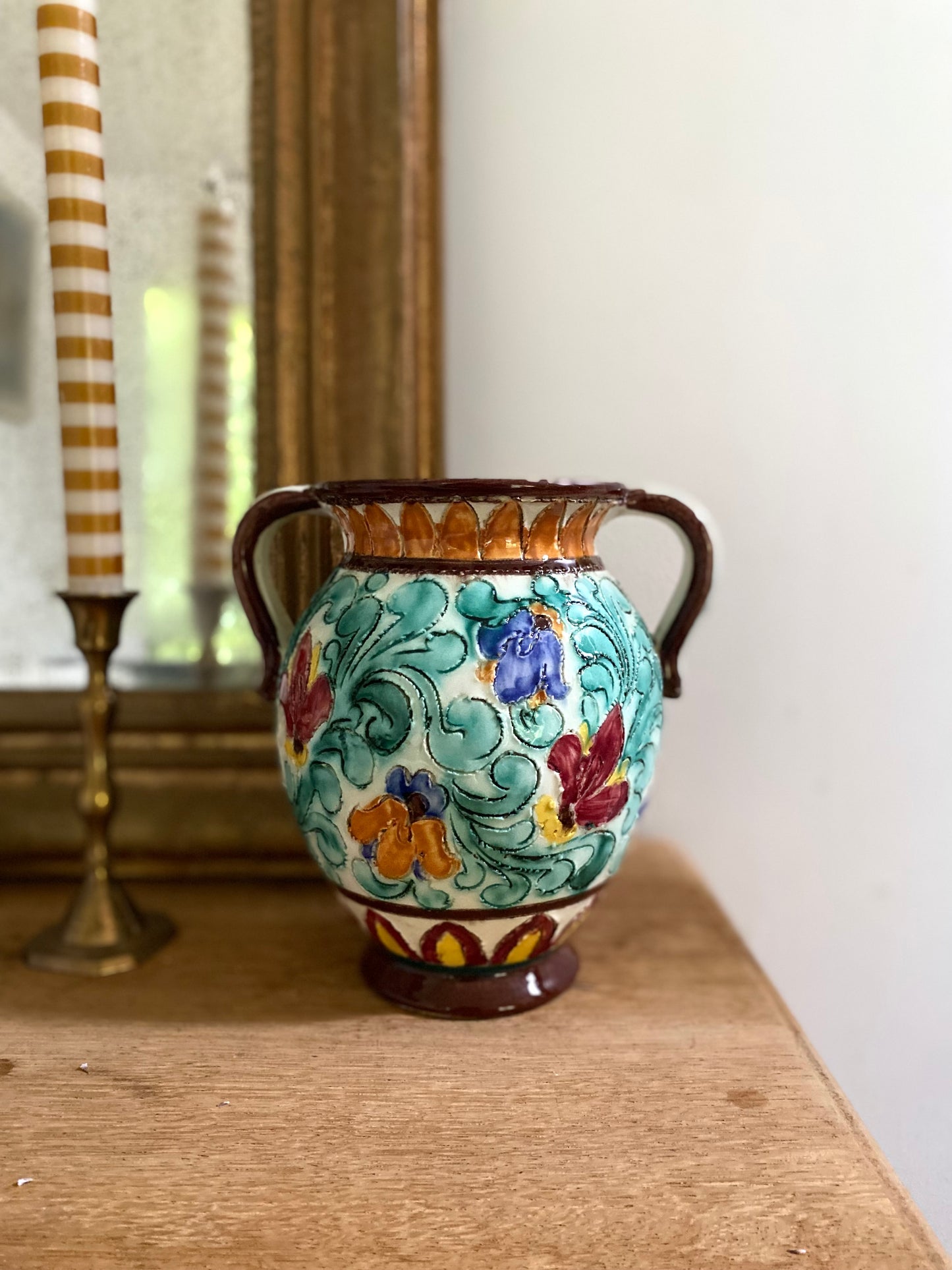 Vase à deux anses, céramique peinte à la main, années 50-60