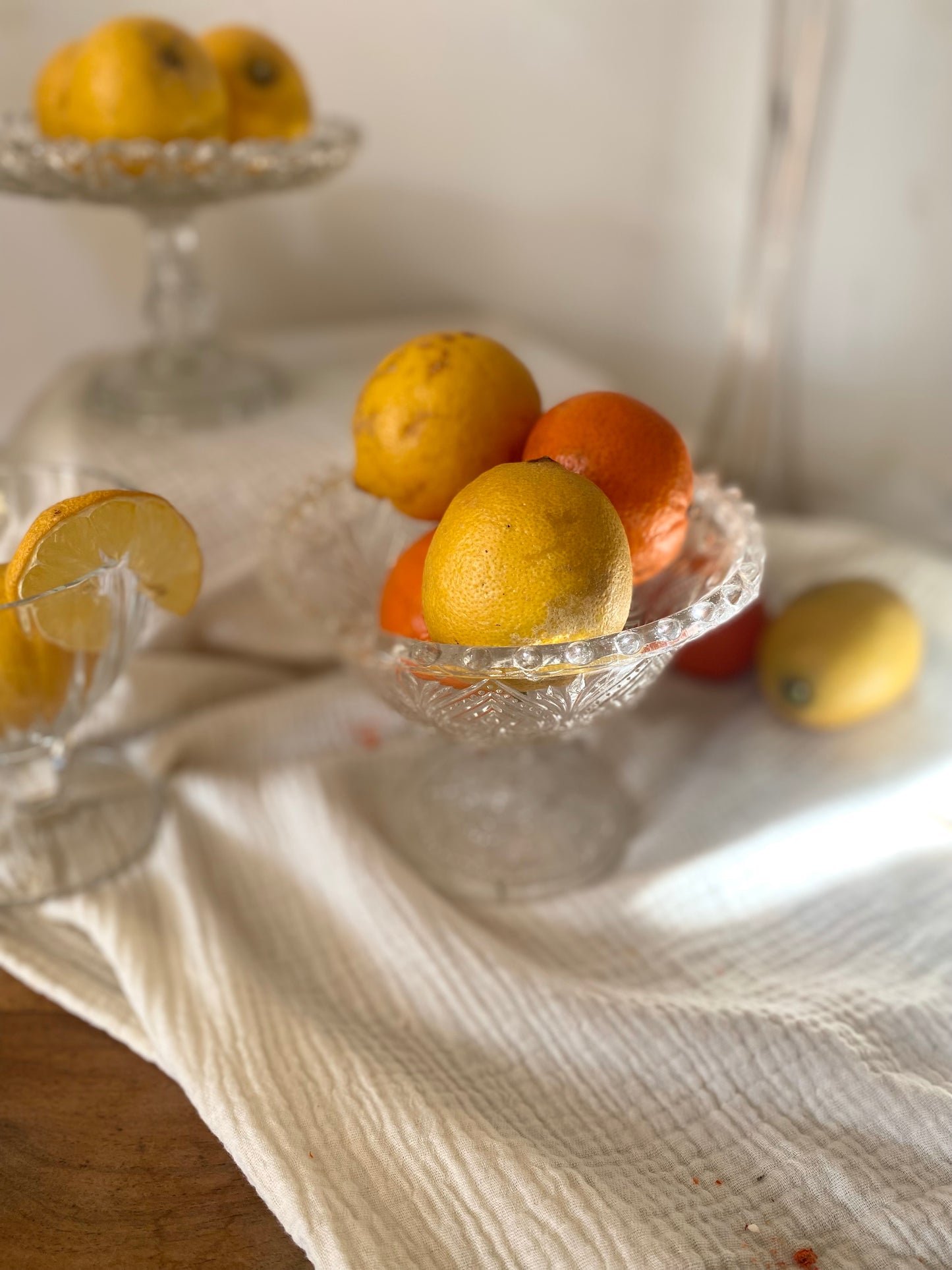 Superbe drageoir Ancien en Verre Moulé – Motif "Cœur & Lyre" – Style EAPG