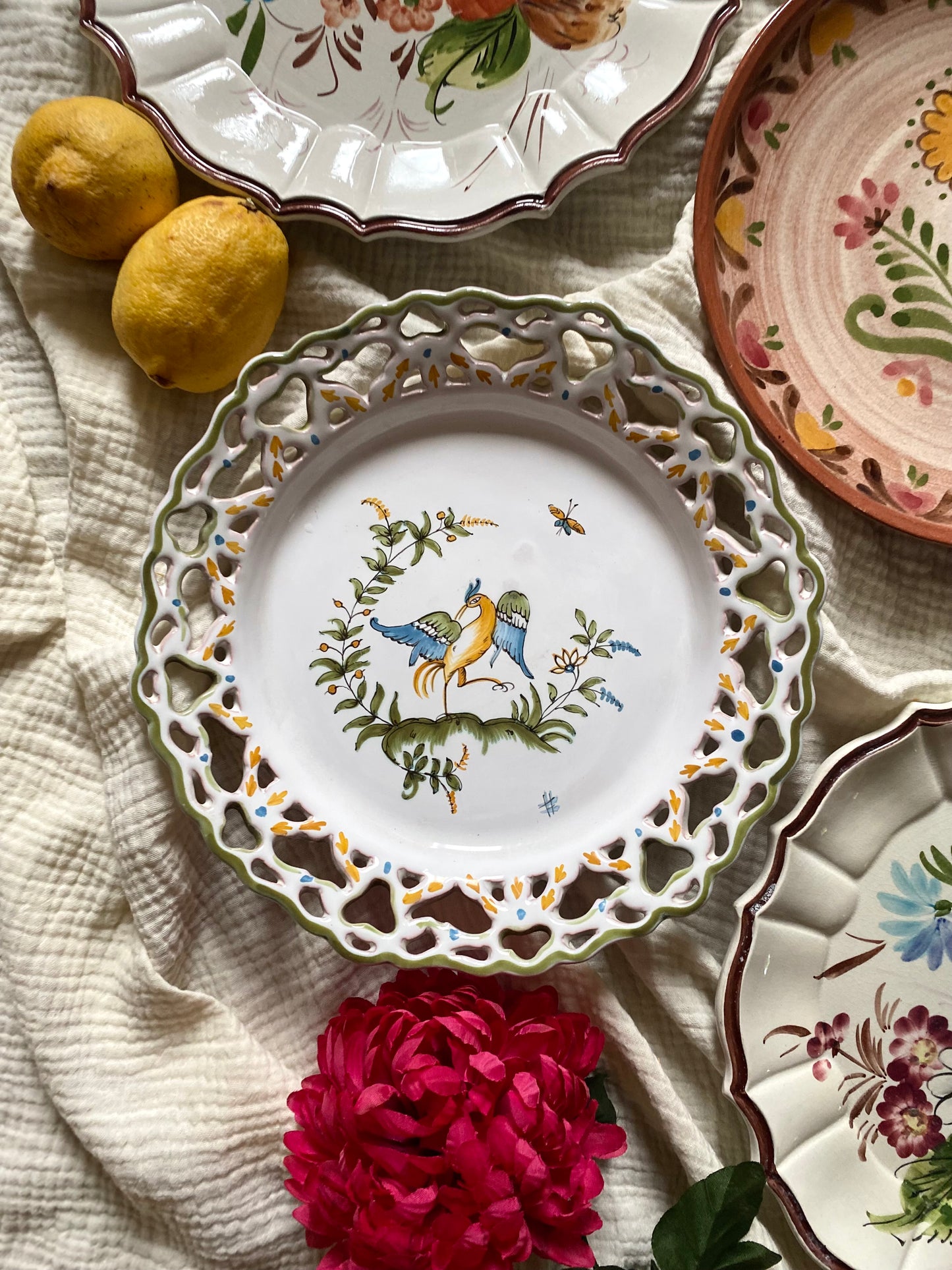 Assiettes anciennes dépareillées