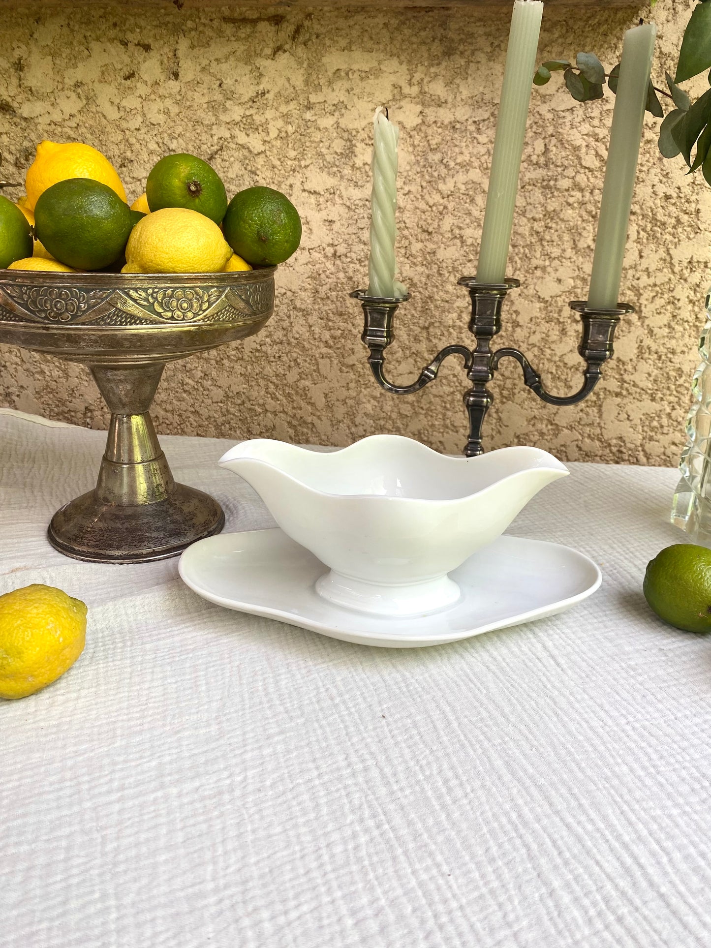 Saucière en porcelaine ancienne