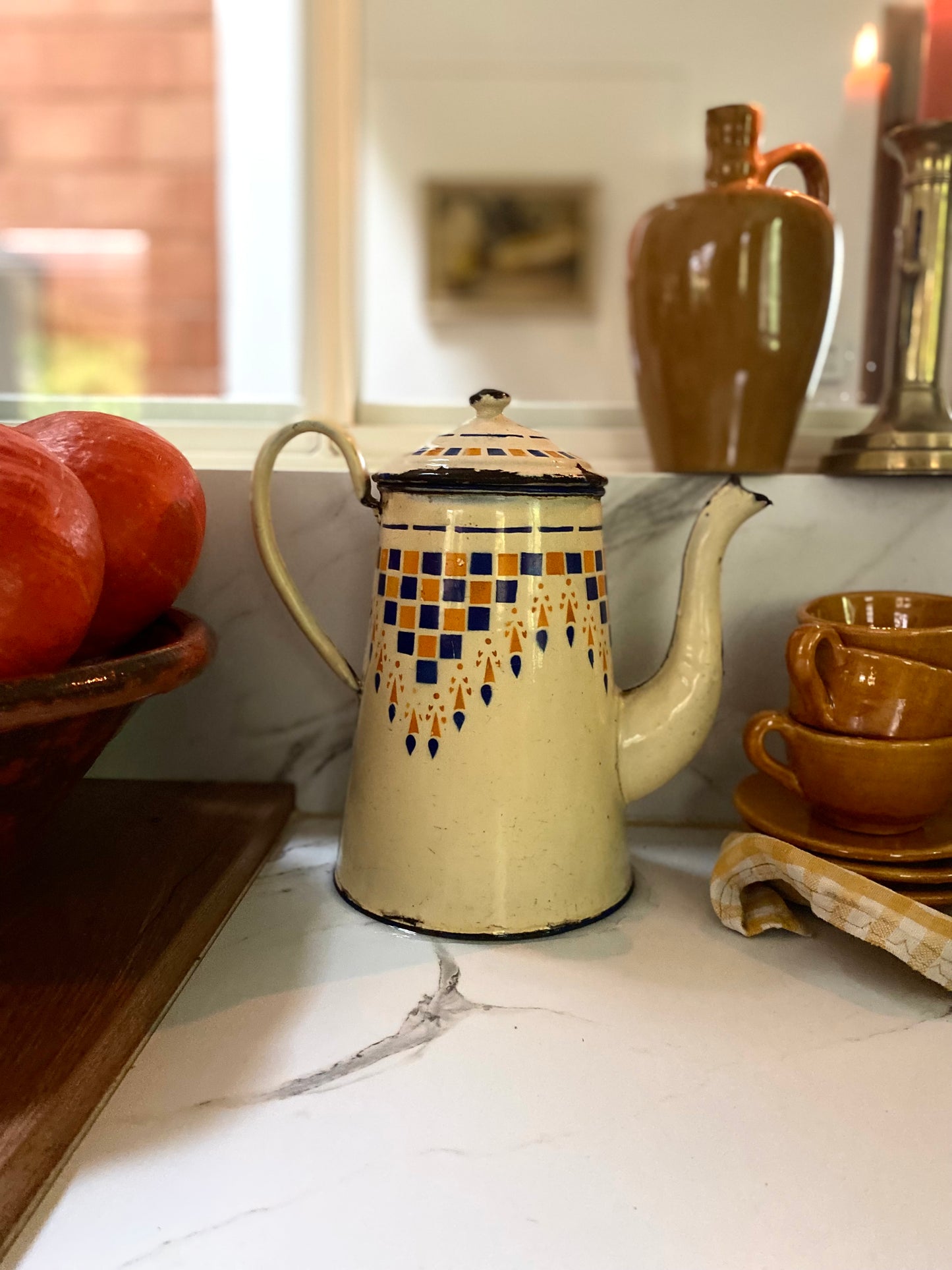 Cafetière 1930 en tôle émaillée