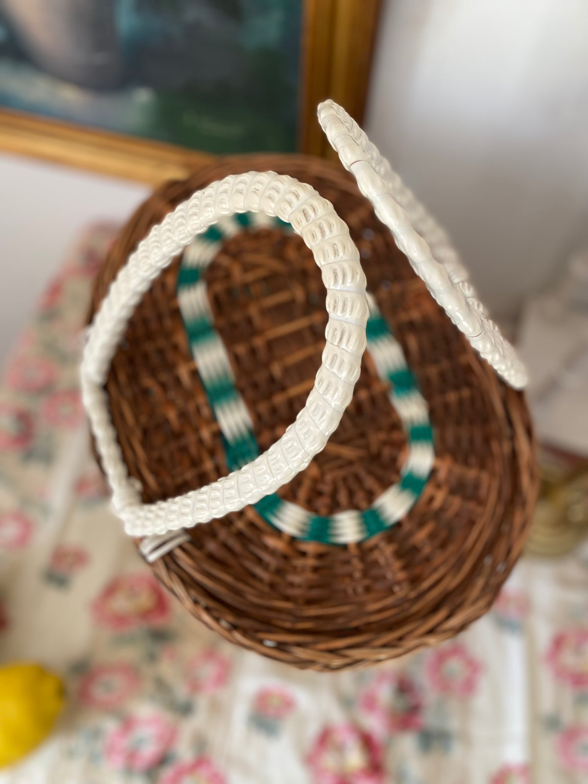 Panier Cabas Vintage en Osier et Scoubidou Vert & Blanc – Années 60