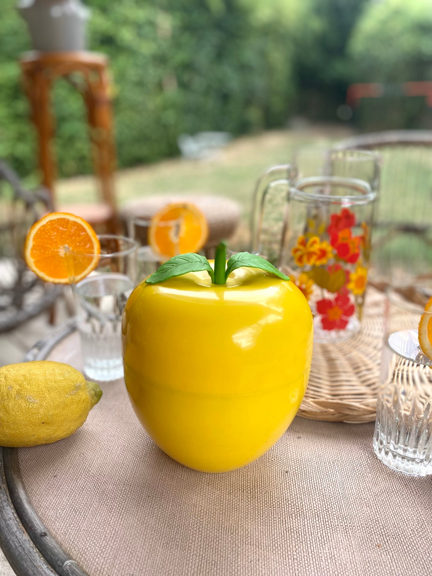 Seau à glaçons "pomme" vintage en plastique jaune, années 70