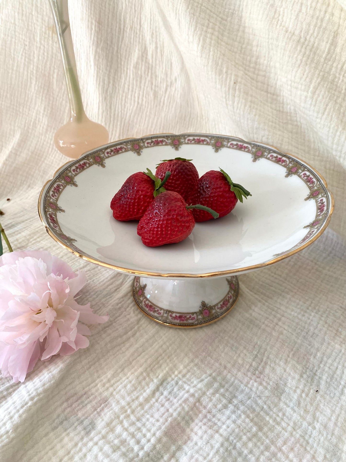 Compotier sur pied en porcelaine - début XXe