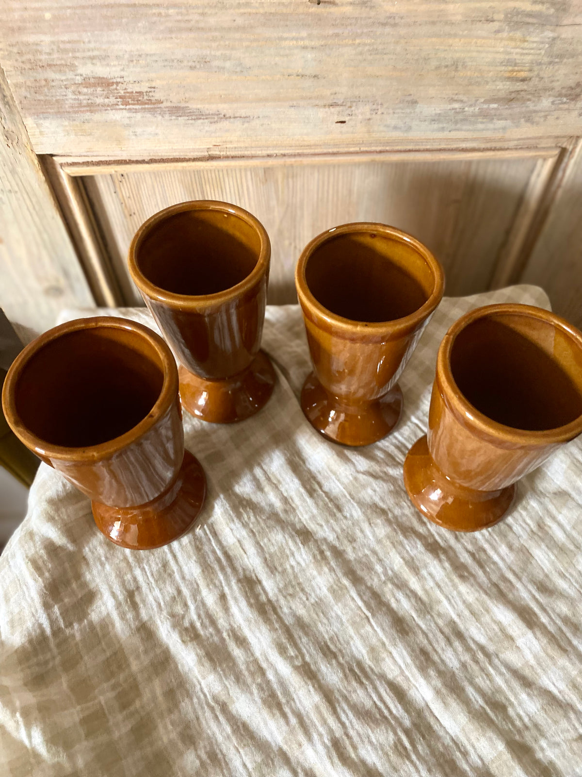 Ensemble de 4 mazagrans vintage en faïence caramel