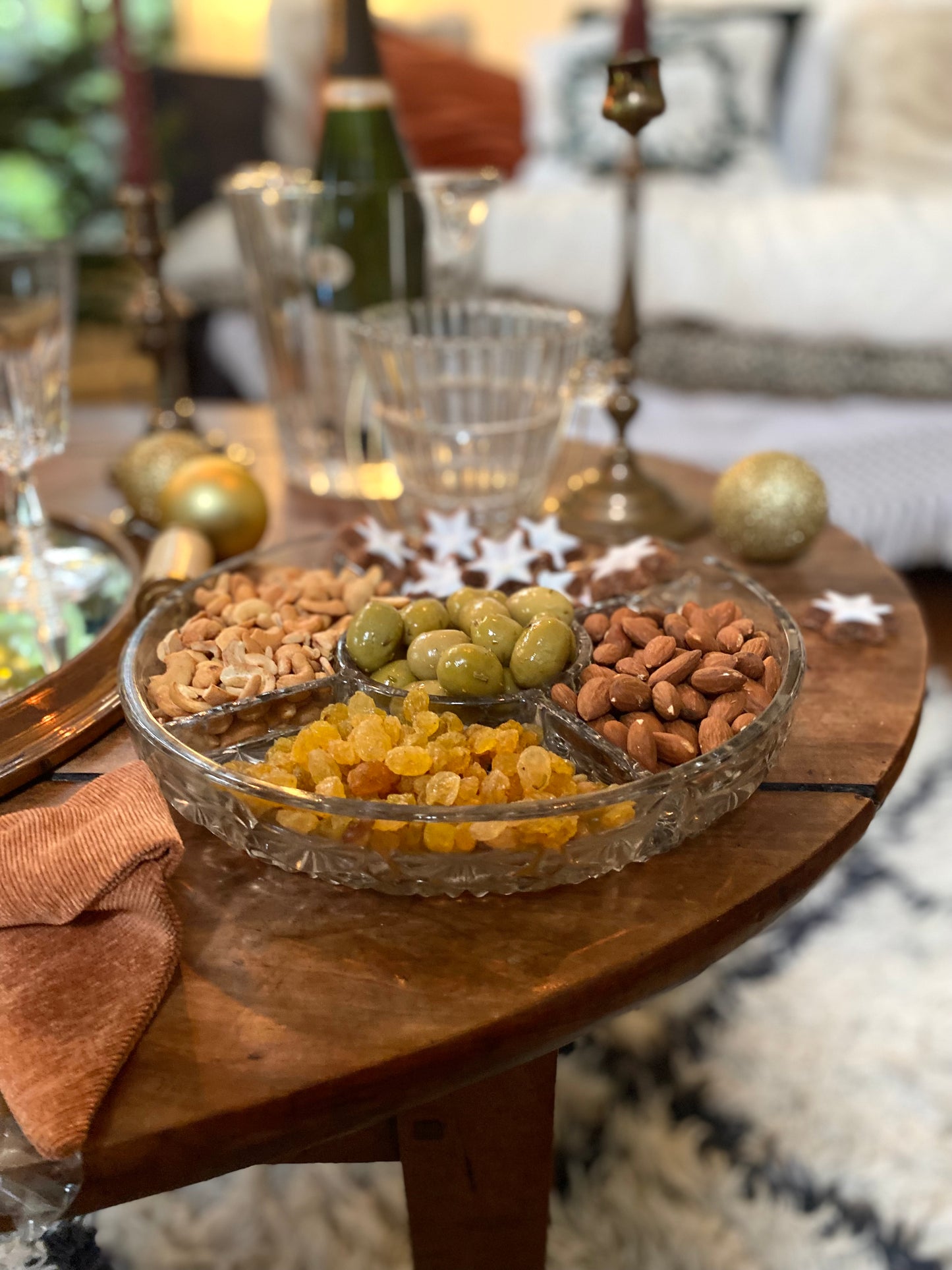 Plat à compartiment en verre moulé ancien