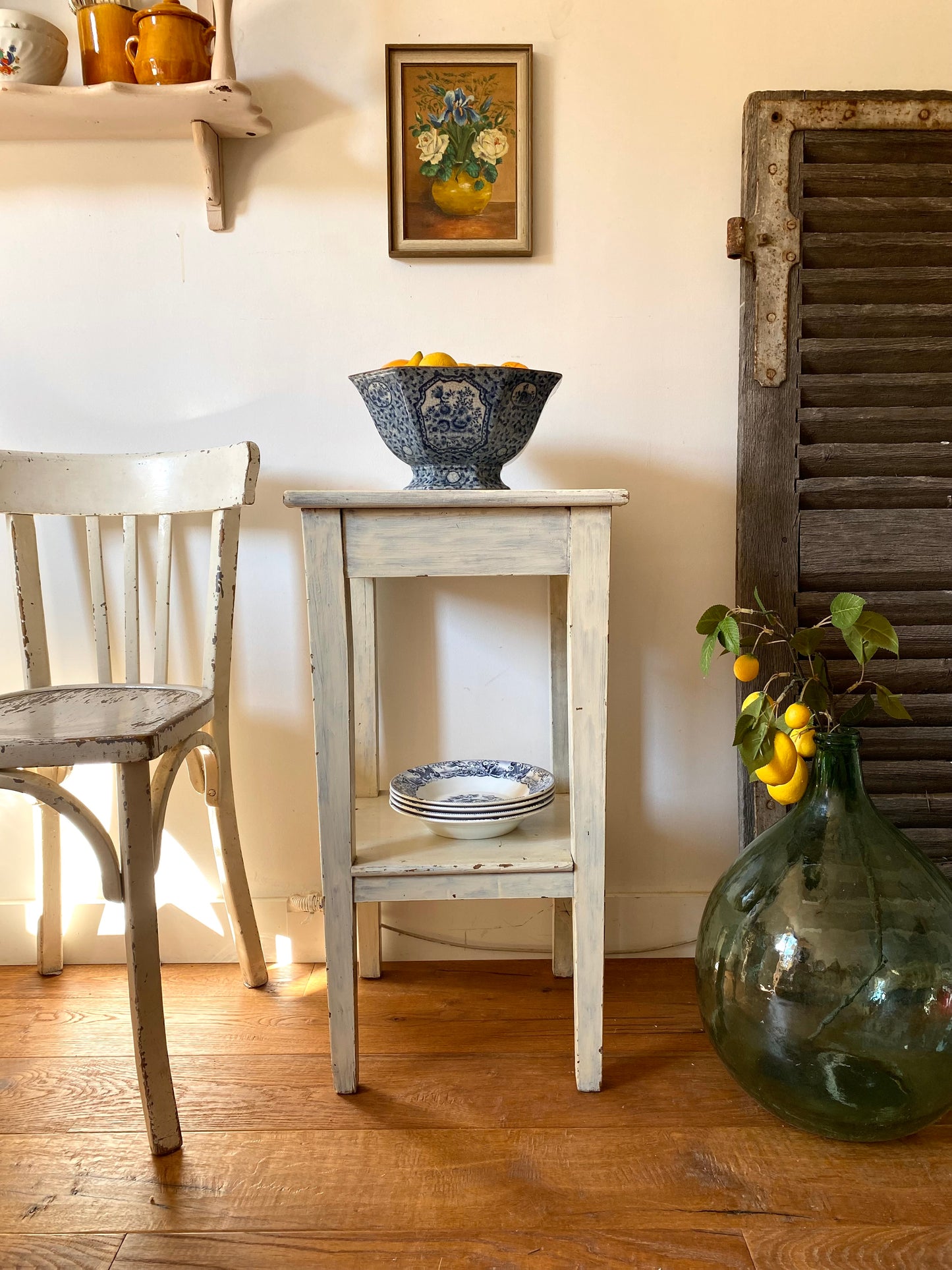 Table d’appoint en bois ancien patiné