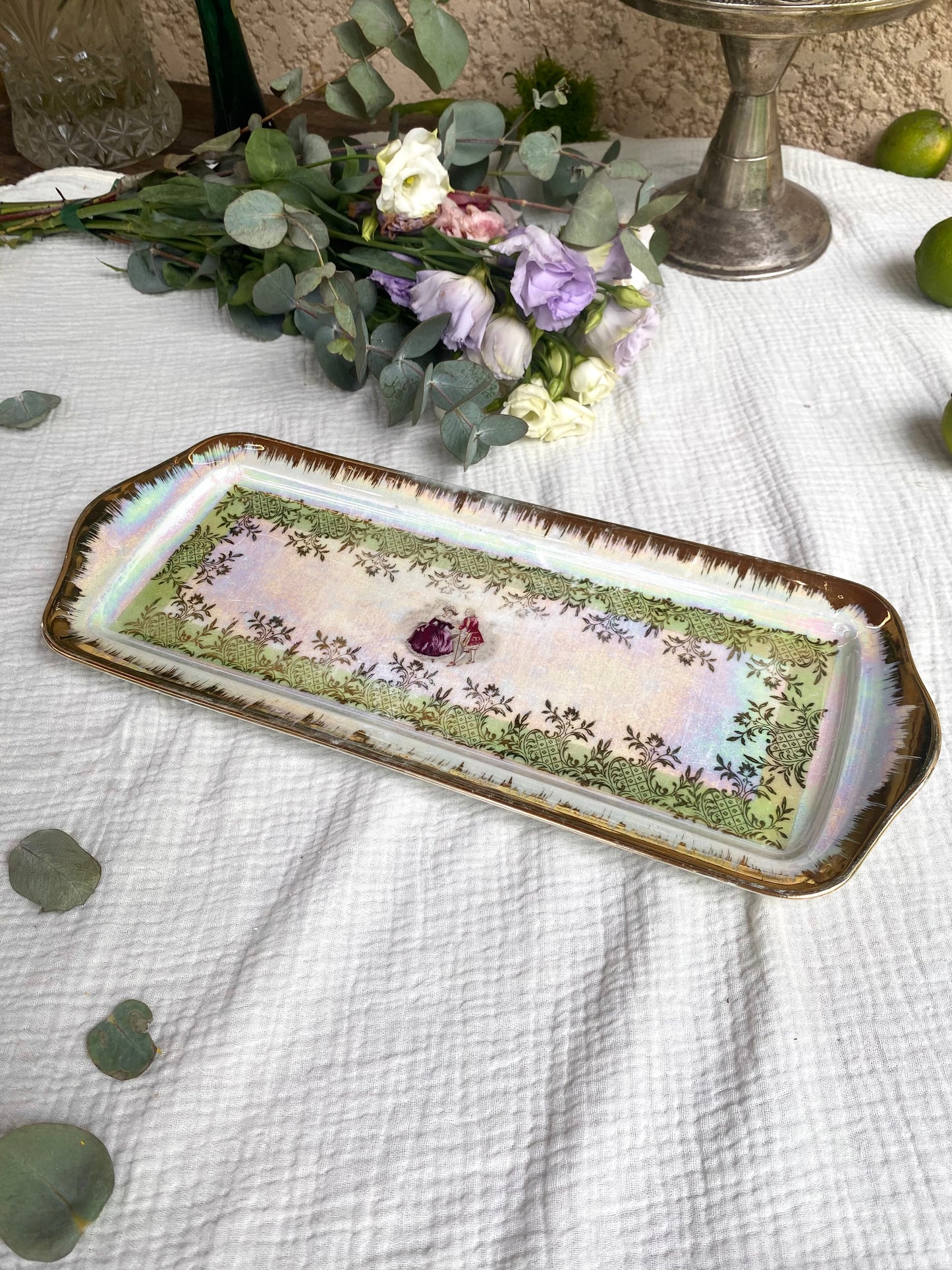 Plat rectangulaire en porcelaine ancienne