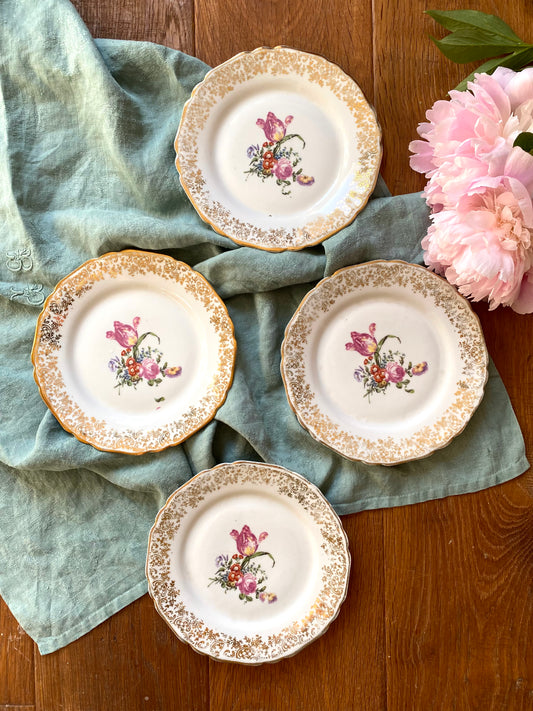 4 assiettes à dessert en porcelaine ancienne