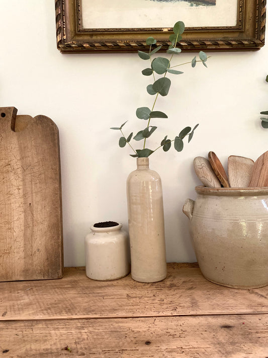 Bouteille en grès ancien crème