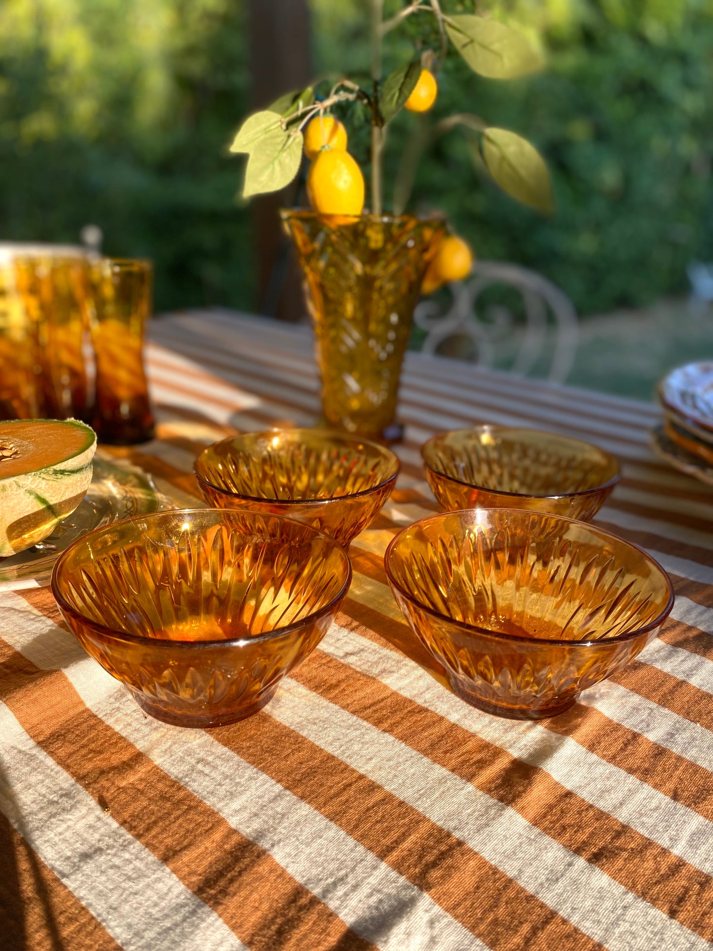 Lot de 4 bols en verre pressé ambré — vintage années 1970