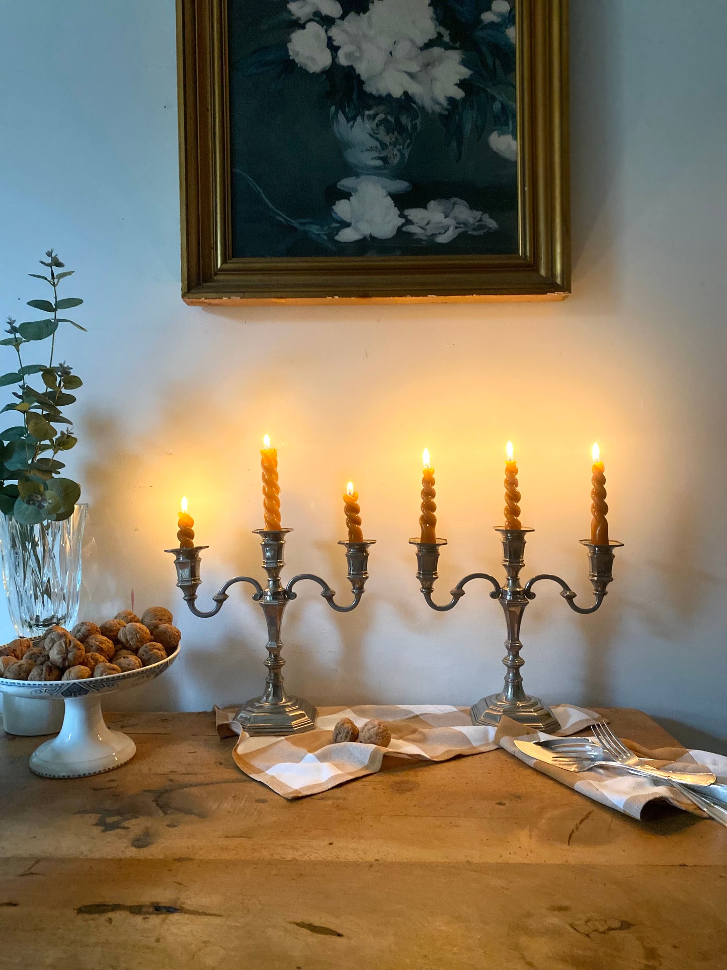 Paire de candélabres en métal argenté