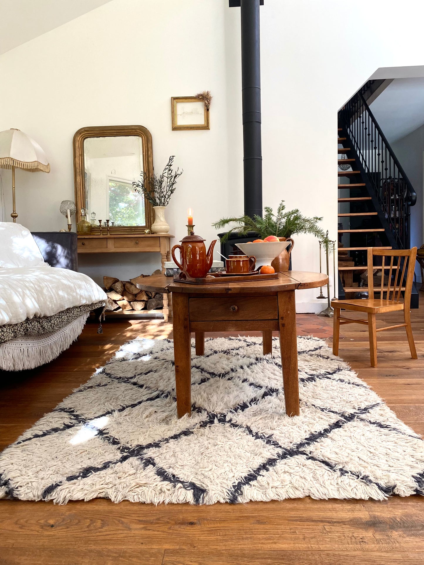 Table basse ancienne en noyer de 1900