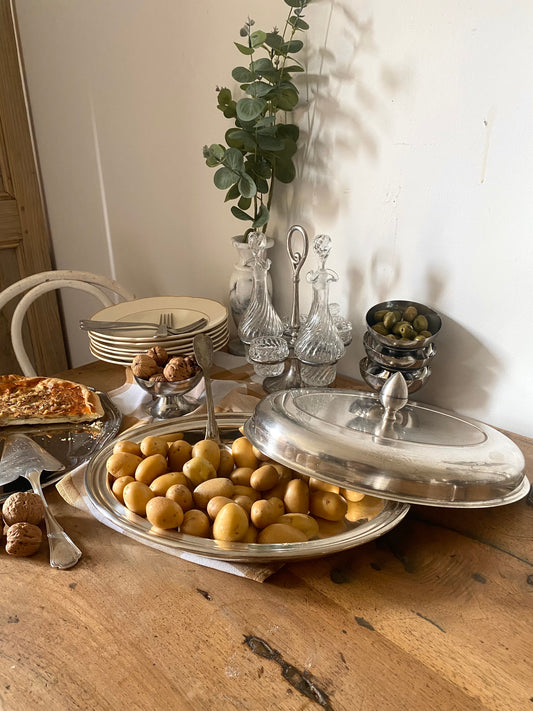 Plat de service avec cloche en métal argenté