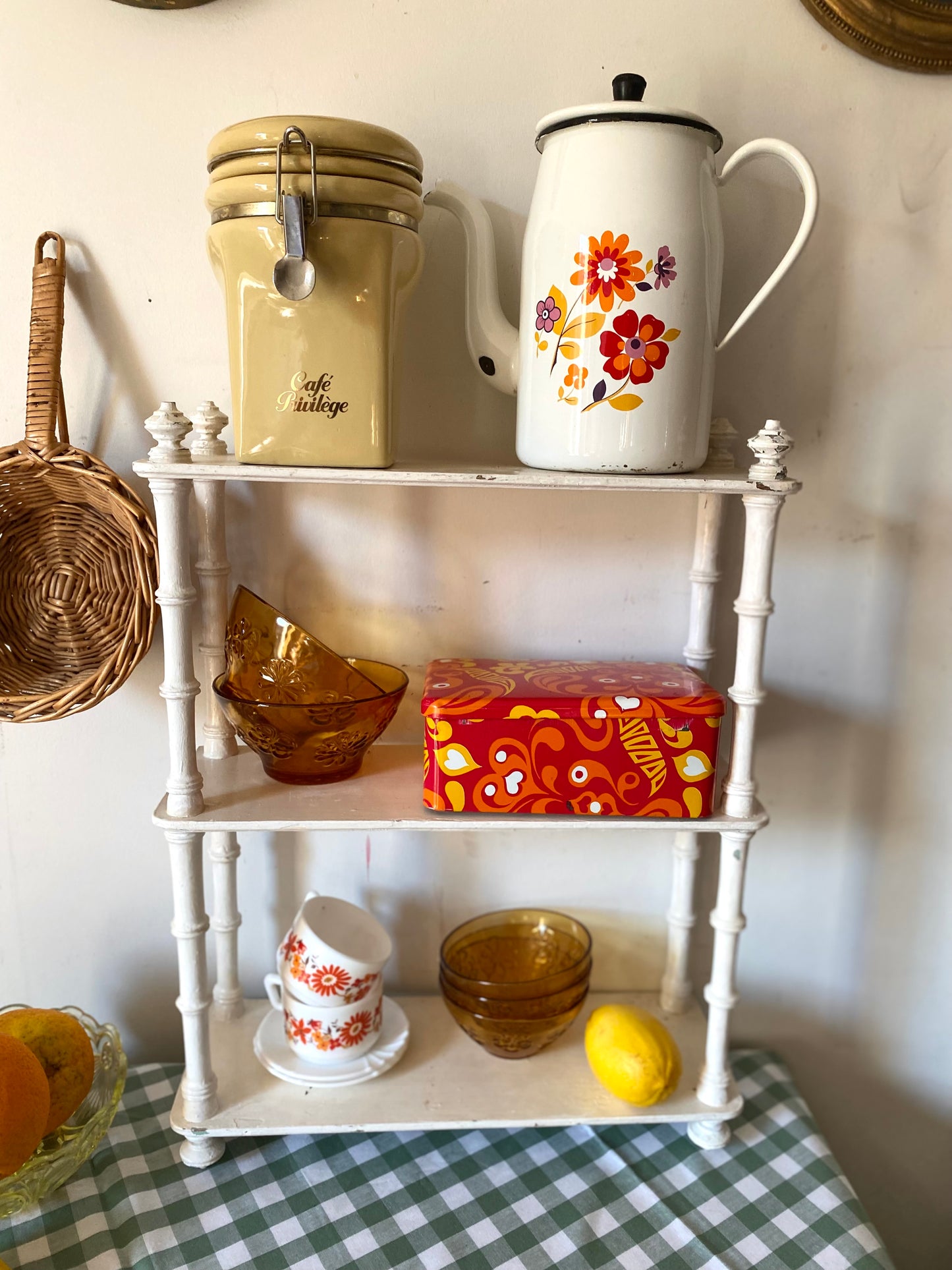 Duo de tasses Arcopal vintage + boîte en métal à motifs rétro