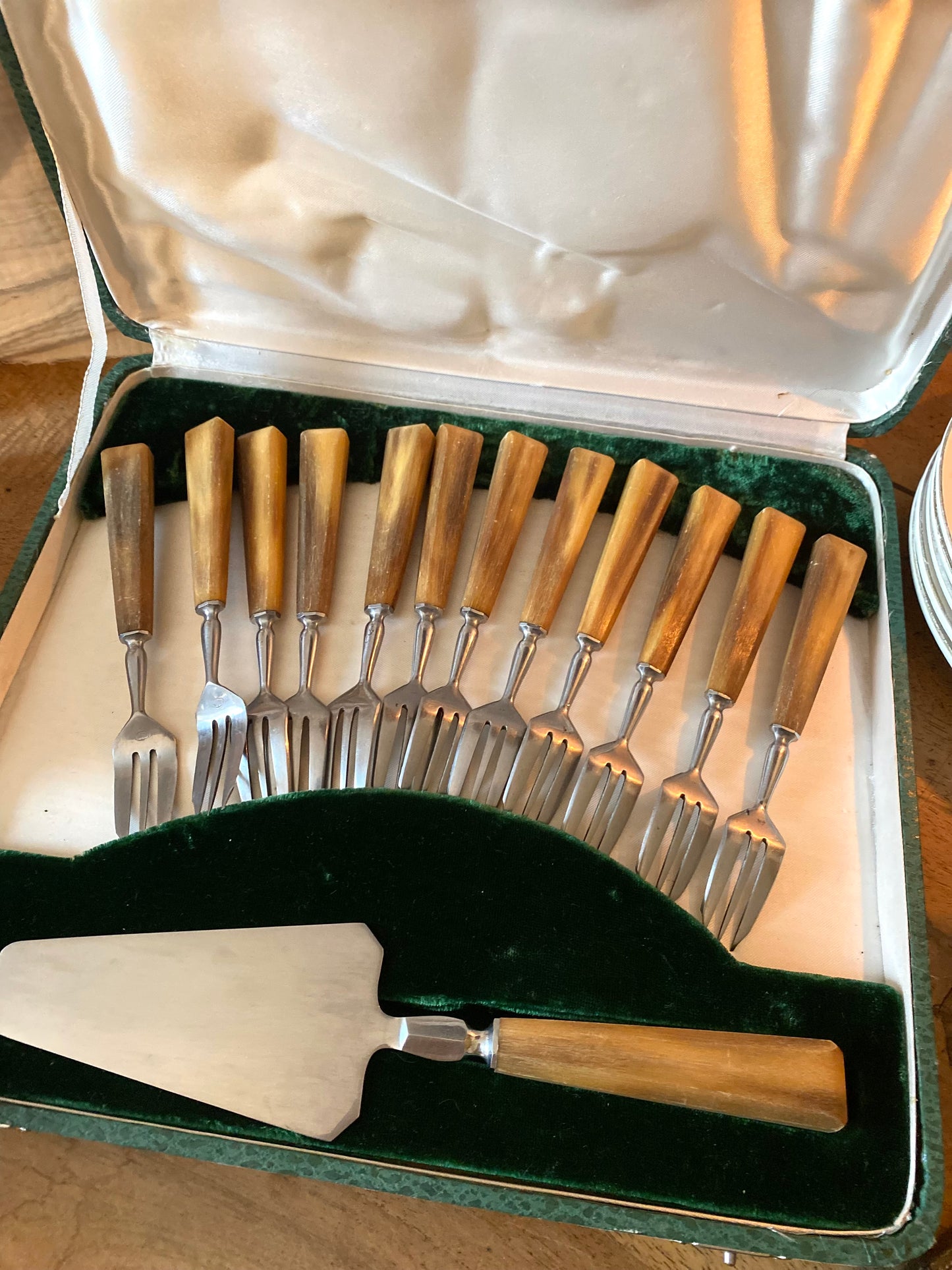 Service à dessert en corne ancienne