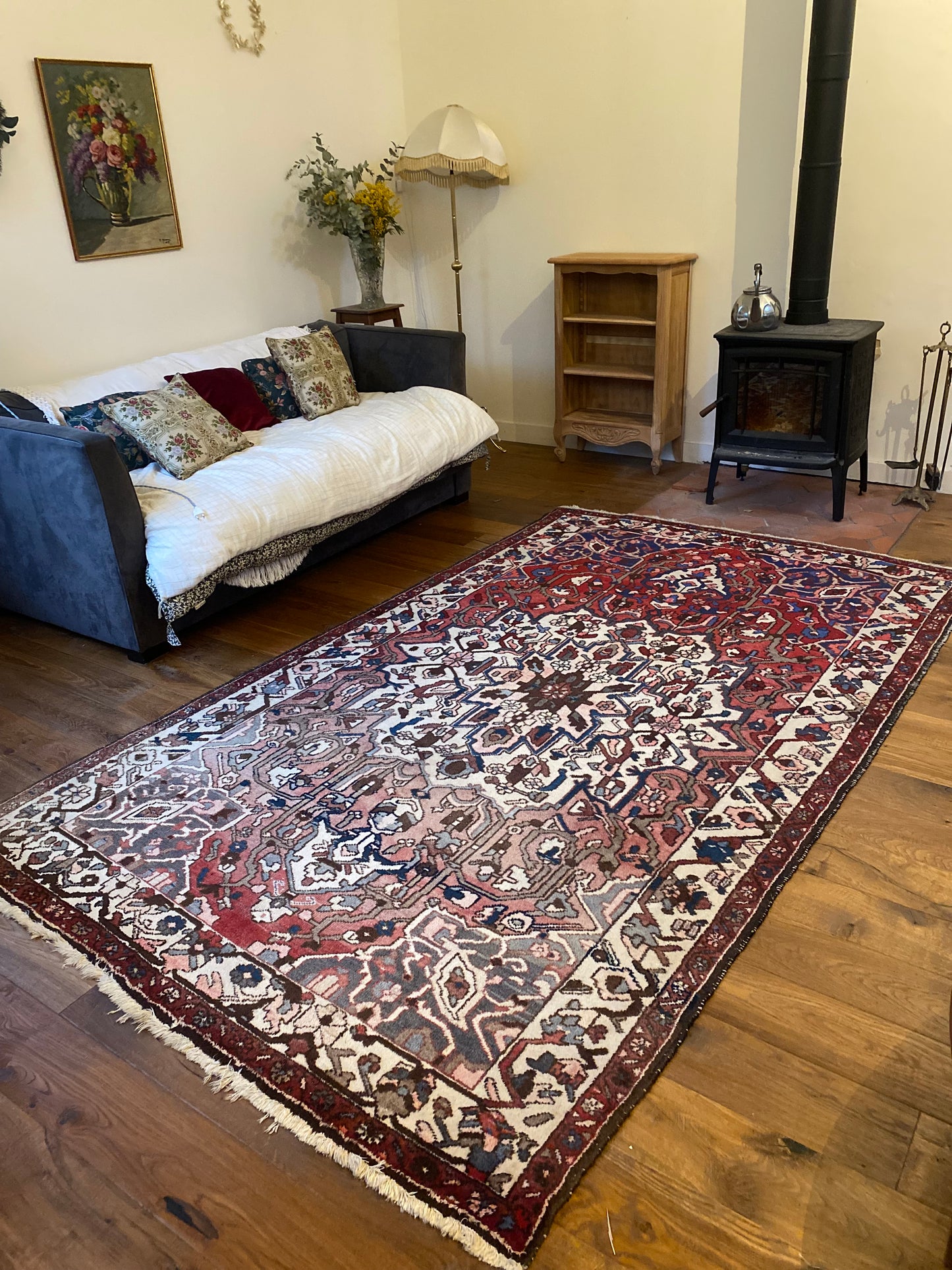 Tapis ancien en laine tissée à motif oriental