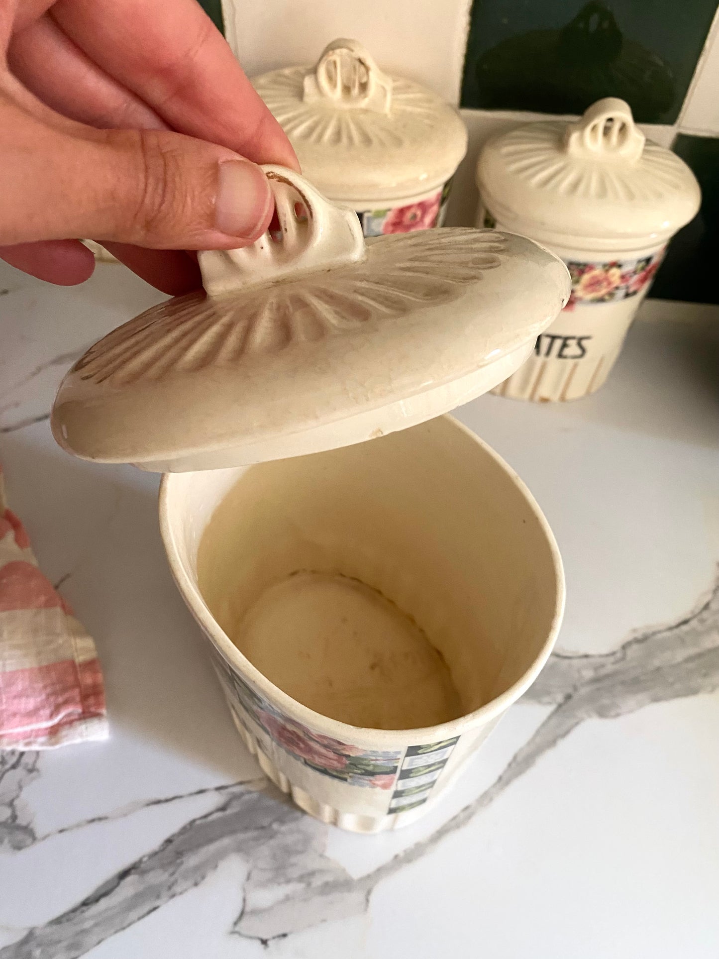 Série de pots à epices en faïence