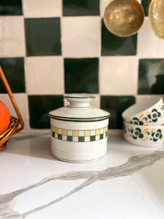 Pot en faïence ancienne