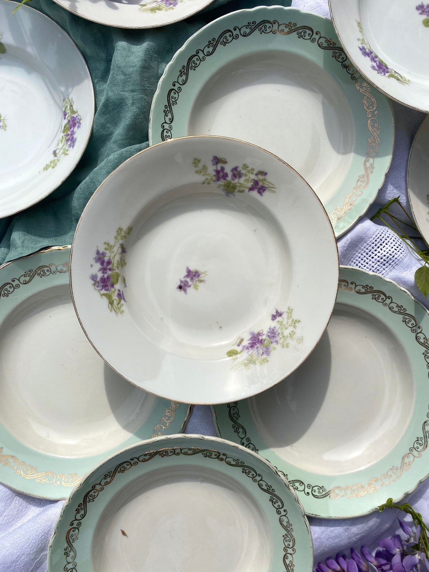 Assiettes creuses en faïence ancienne