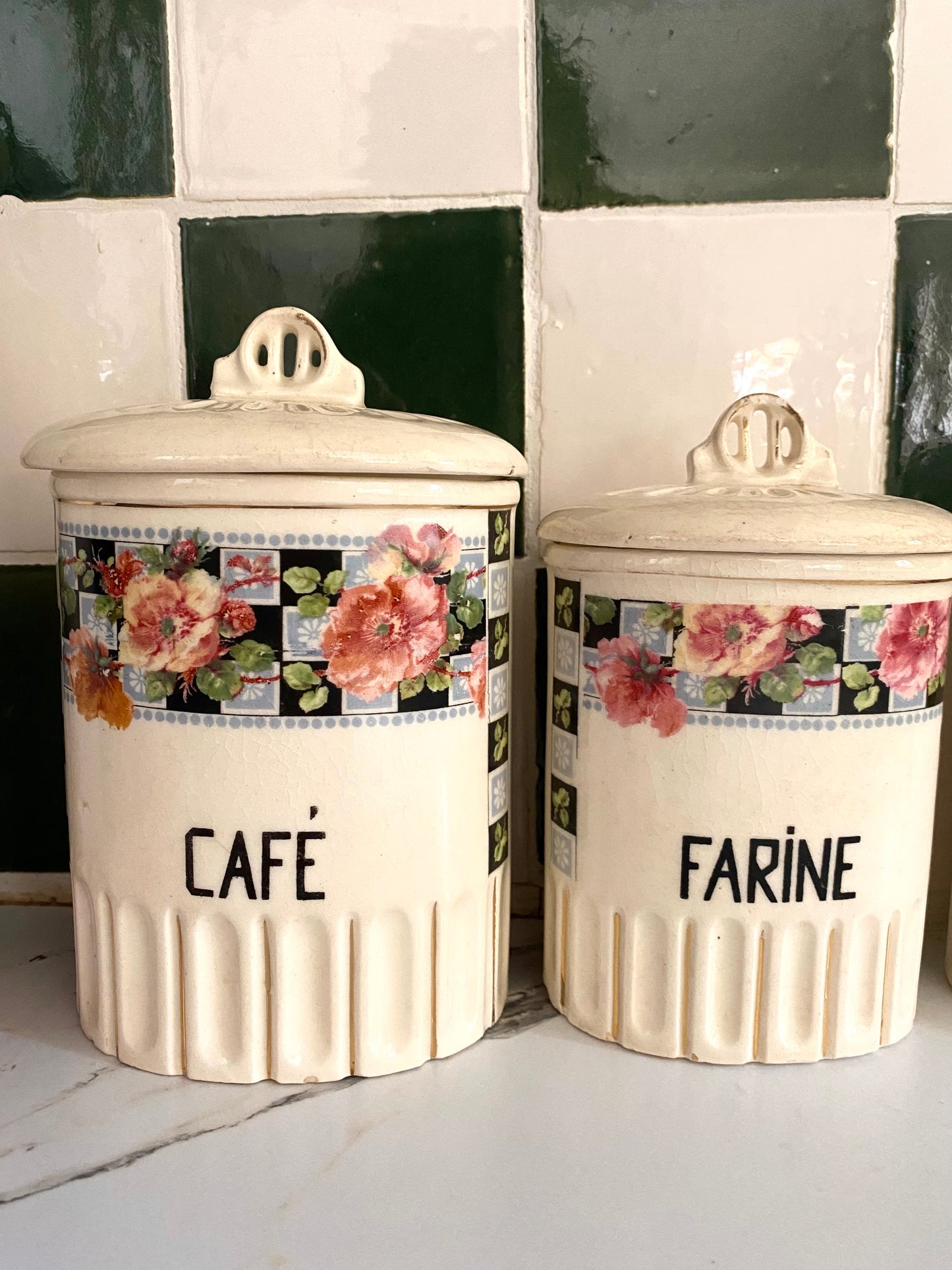 Série de pots à epices en faïence