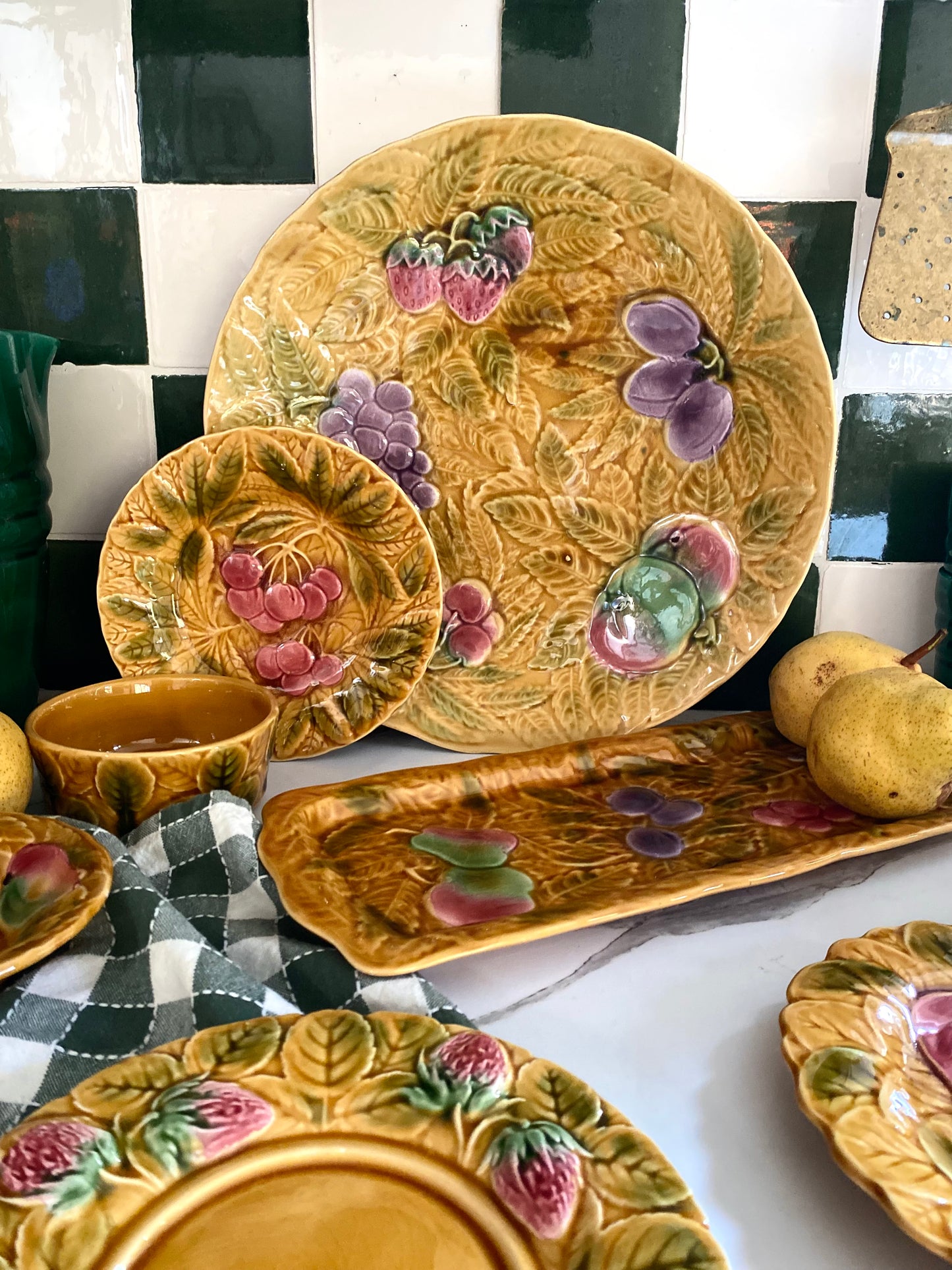 Plat de présentation en barbotine Sarreguemines