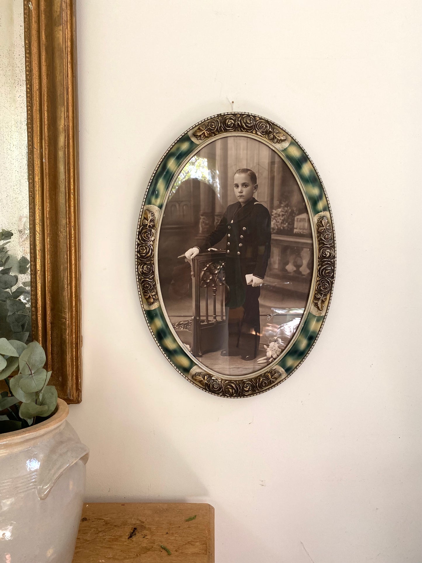 Portrait ancien ovale sous verre - Cadre Art Nouveau - 

Fin XIXème / Début XXème siècle (circa 1900).