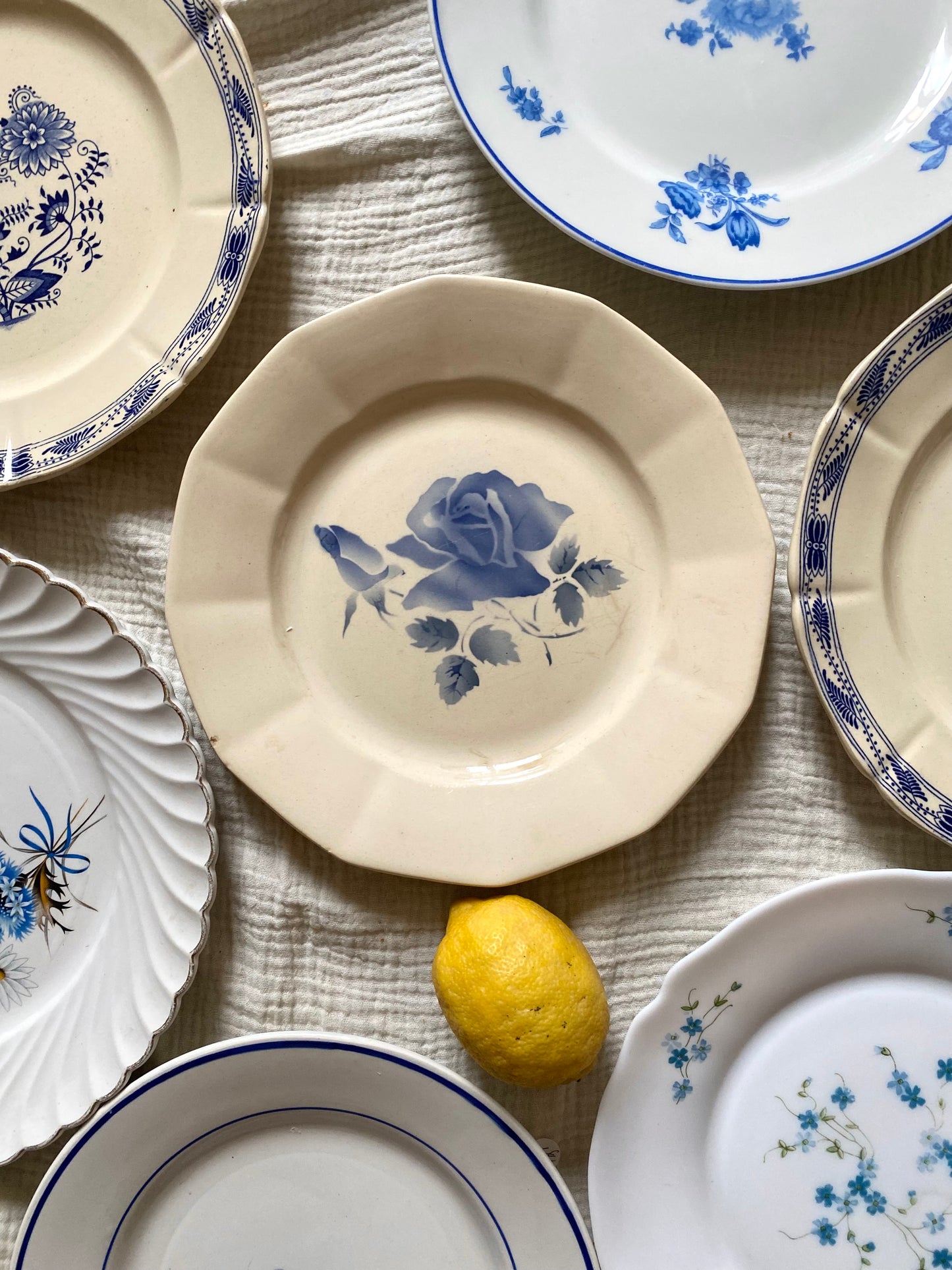 Assiettes anciennes dépareillées