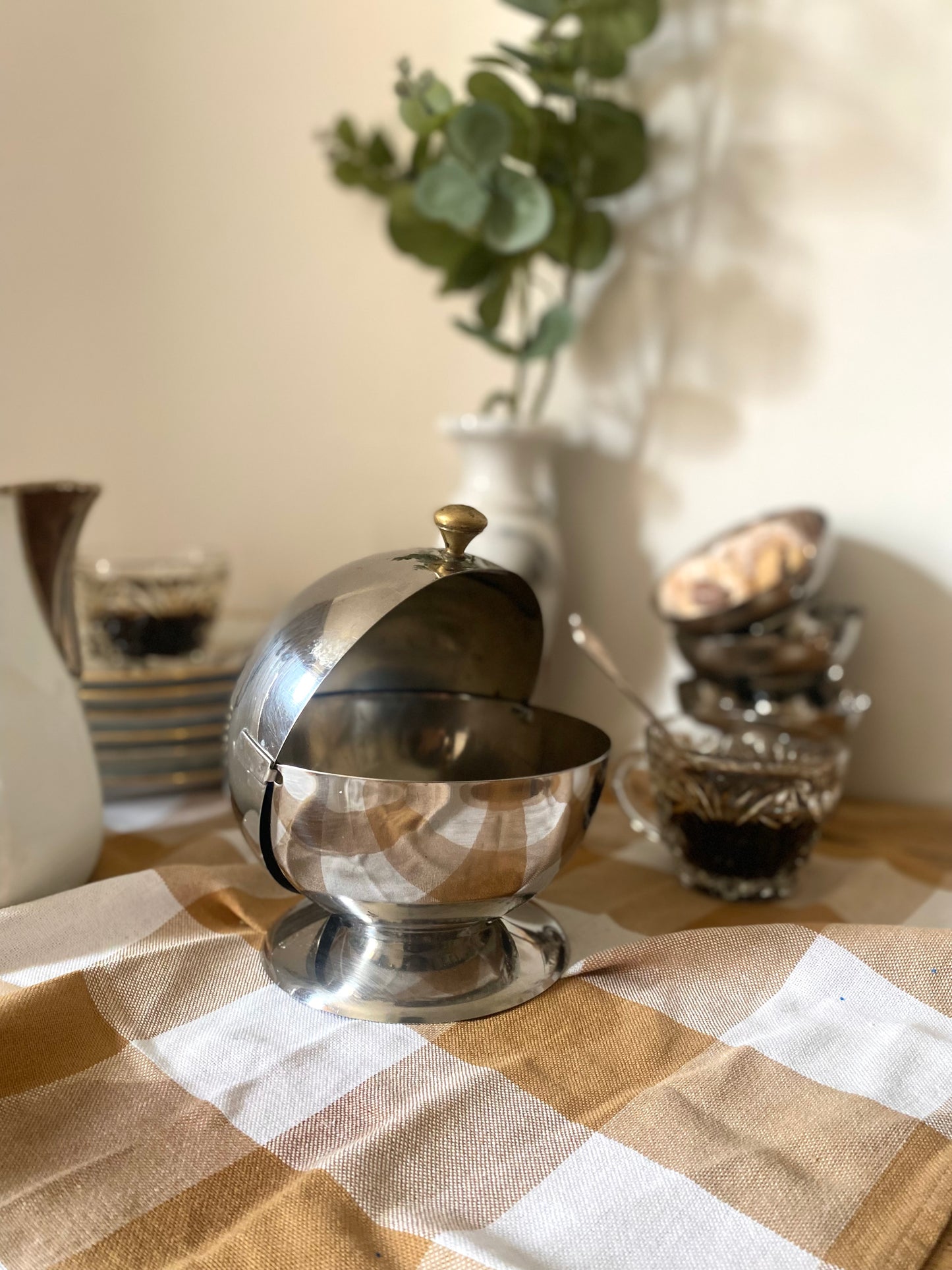Sucrier boule ou sphérique vintage