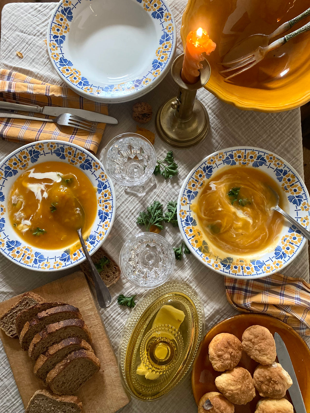 Lot de 5 assiettes creuses en faïence, années 40