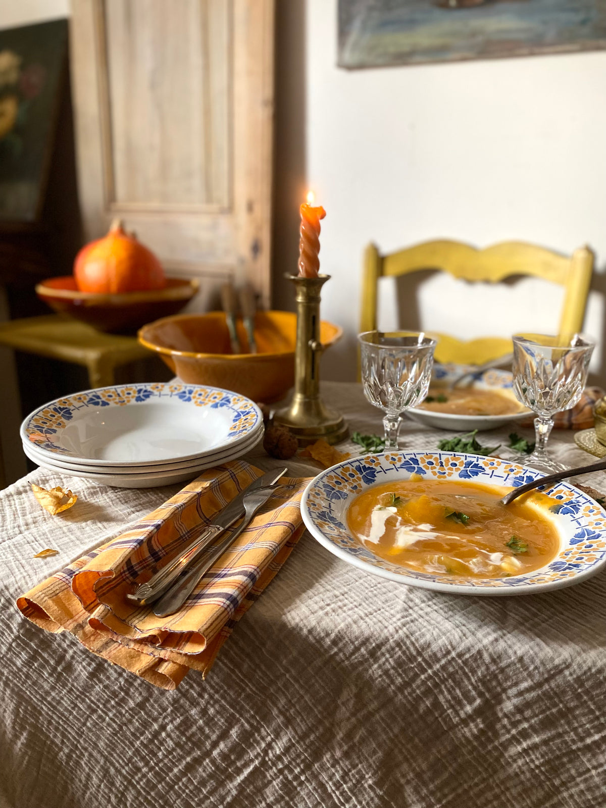 Lot de 5 assiettes creuses en faïence, années 40