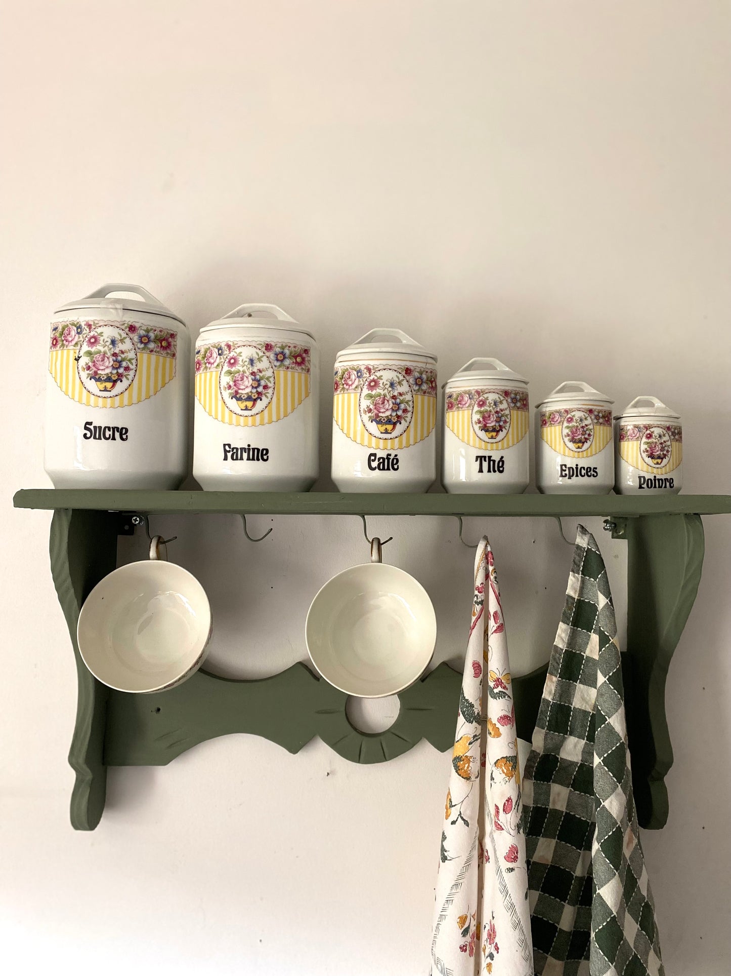 Étagère de cuisine murale vintage