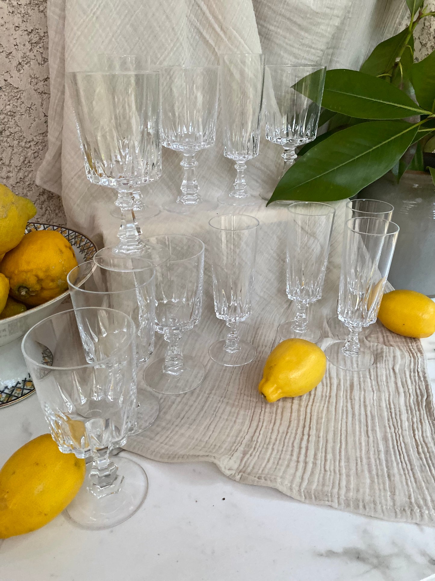 Service de 12 verres en cristal taillé 1970
