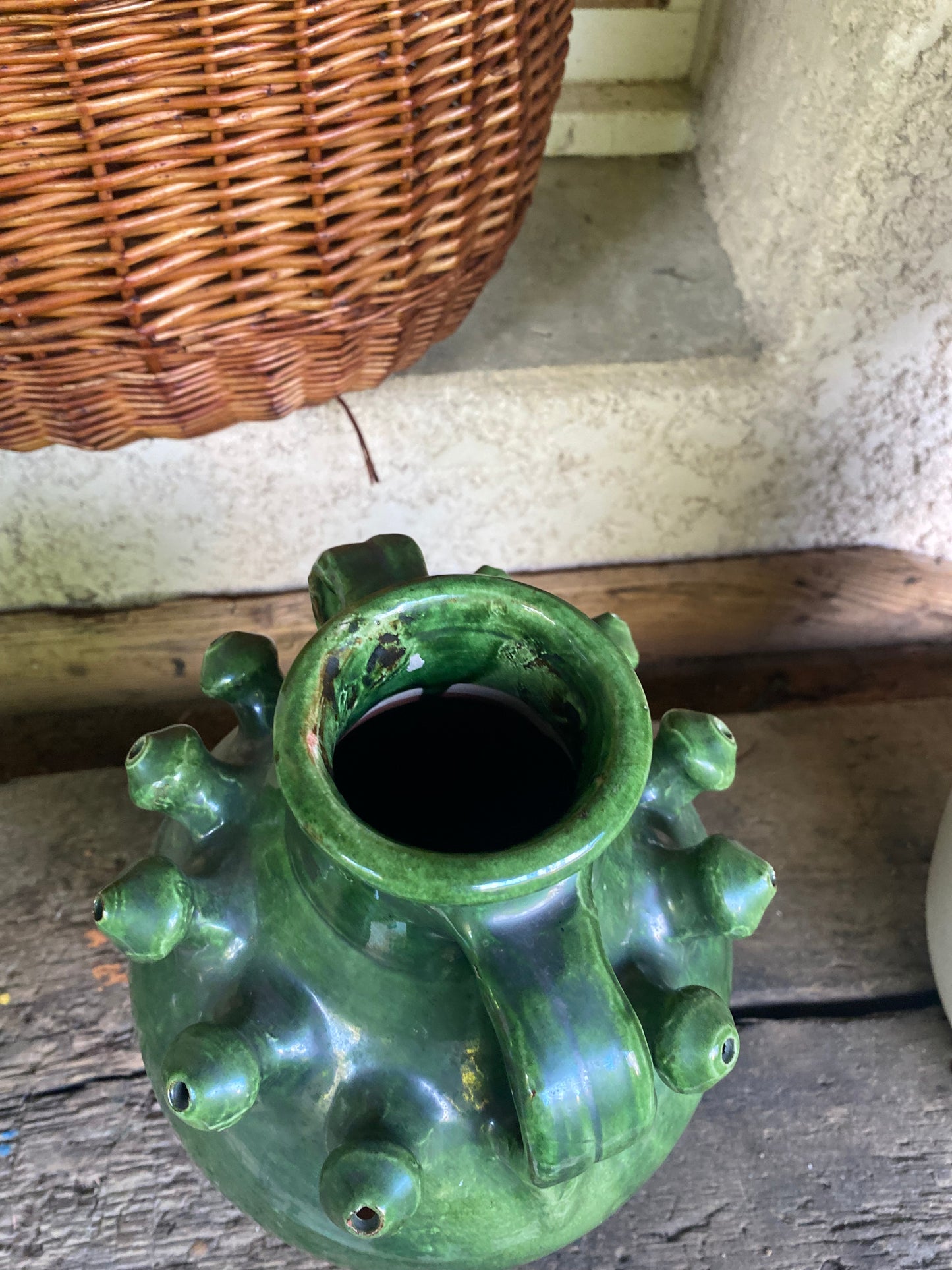 Cruche à picots en terre cuite émaillée verte