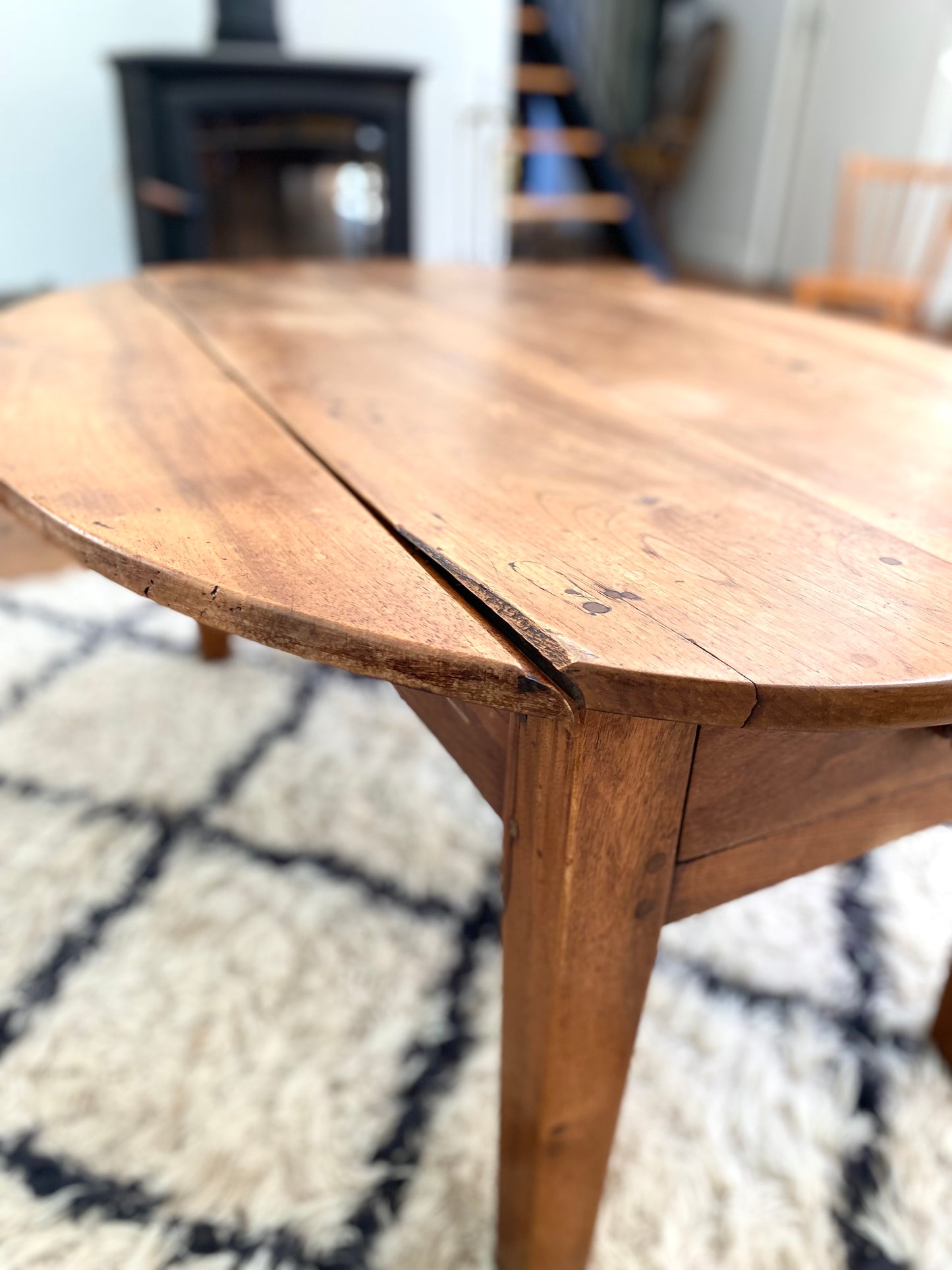 Table basse ancienne en noyer de 1900