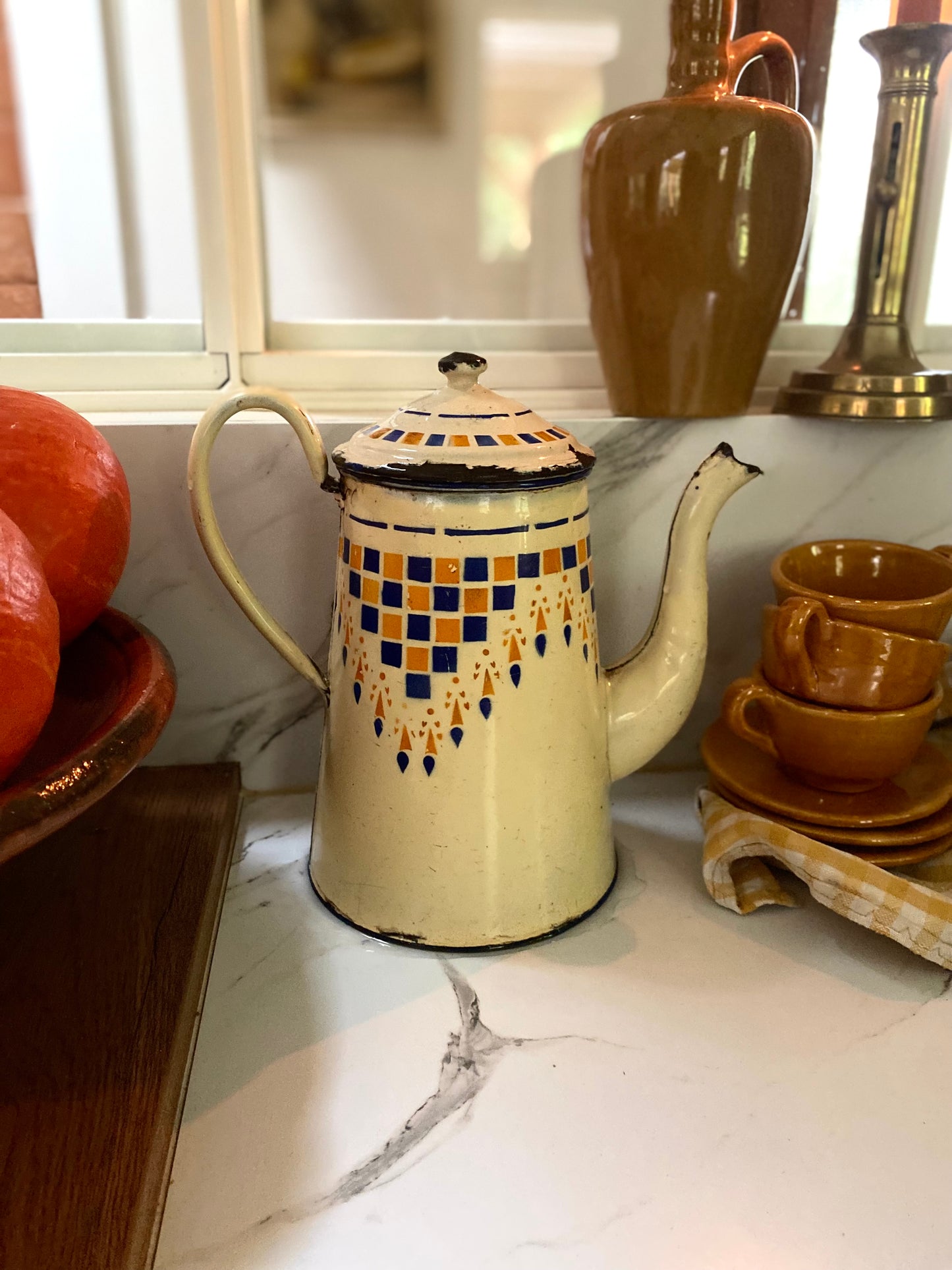 Cafetière 1930 en tôle émaillée