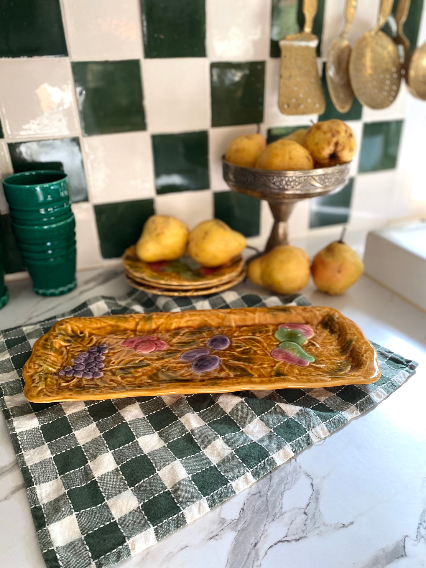 Plat rectangulaire en barbotine Sarreguemines