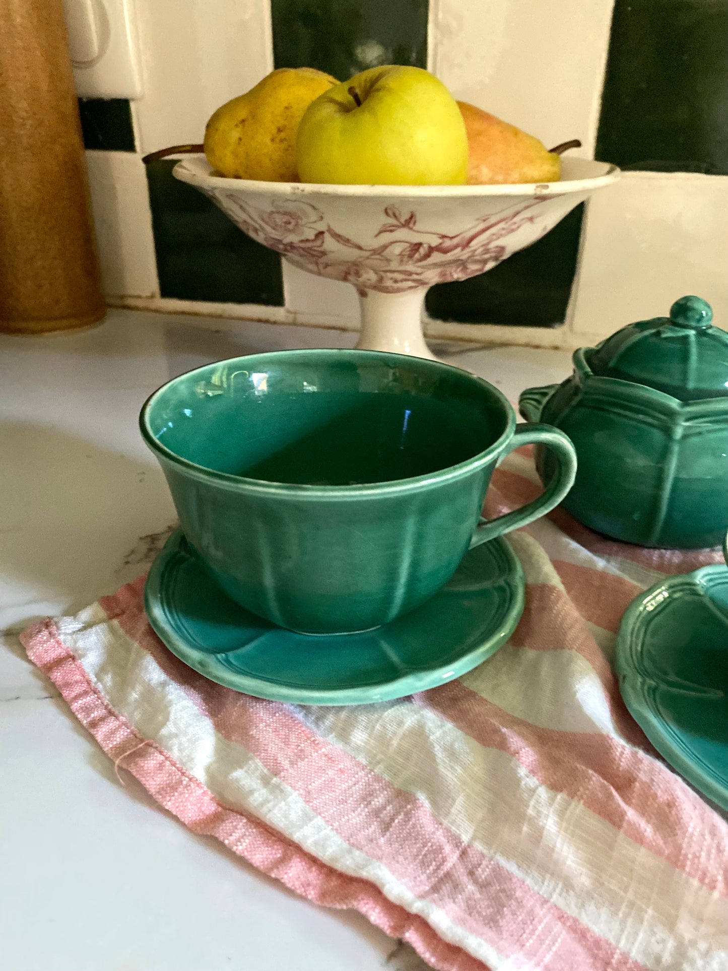 Duo de tasses et leur sucrier