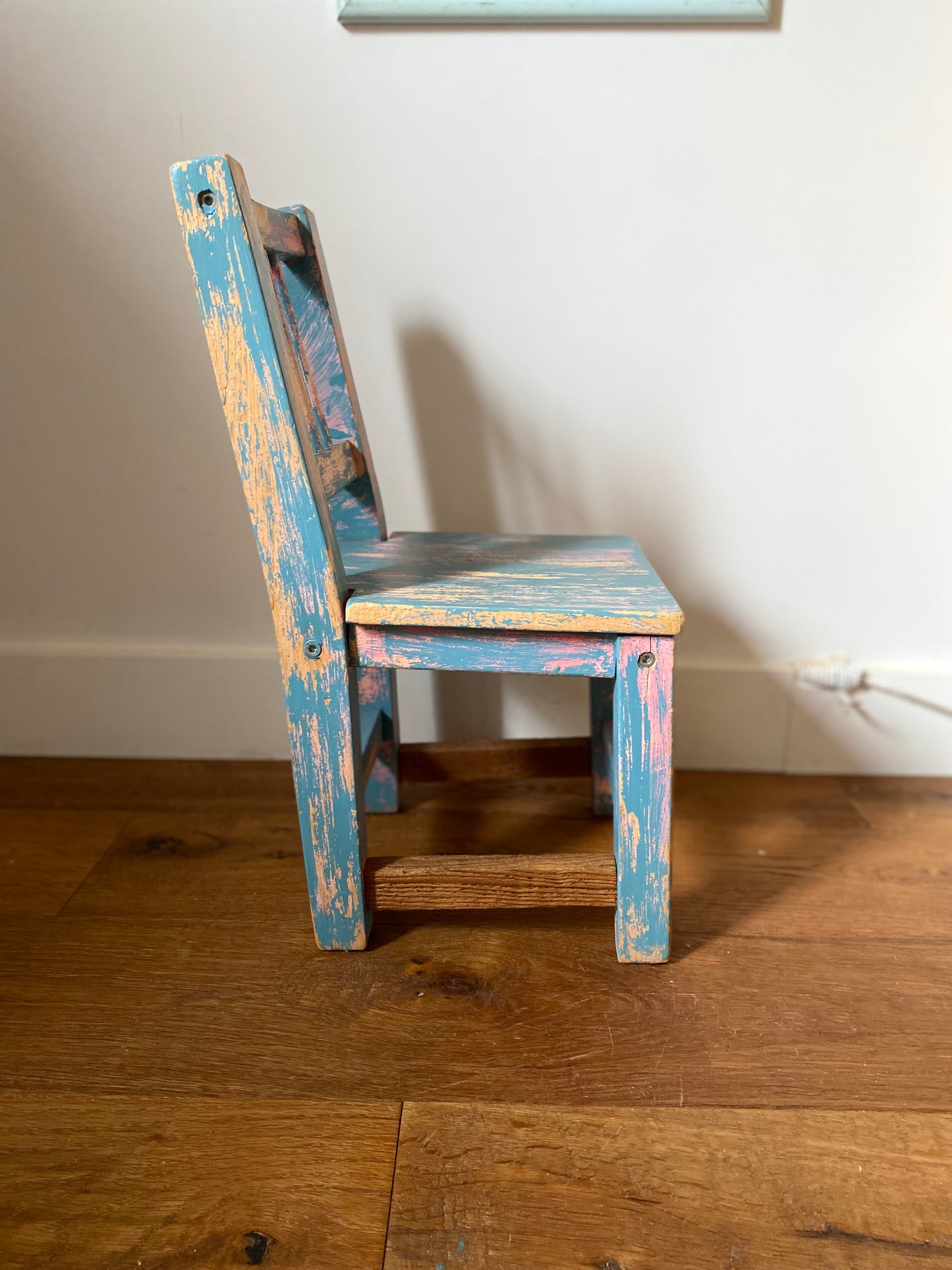 Chaise pour enfant en bois ancien