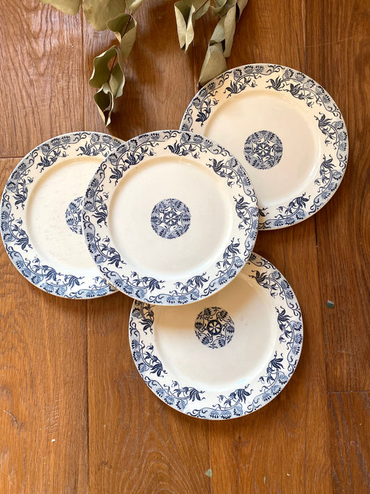 Assiettes à dessert anciennes