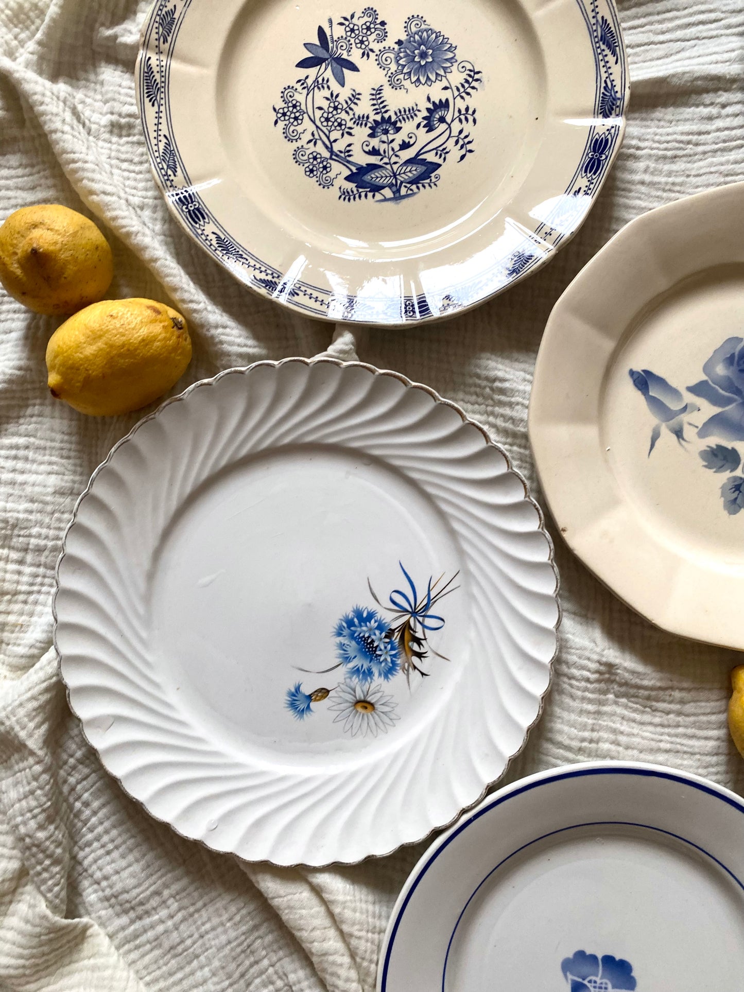 Assiettes anciennes dépareillées